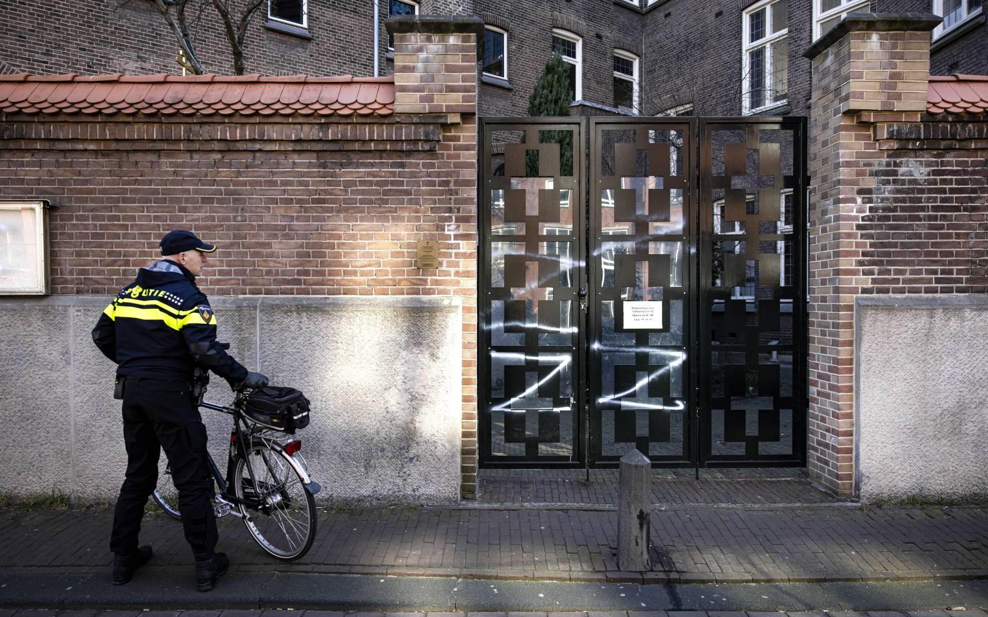 Van Moskou losgemaakte kerk in Amsterdam houdt weer diensten - Dagblad van het Noorden
