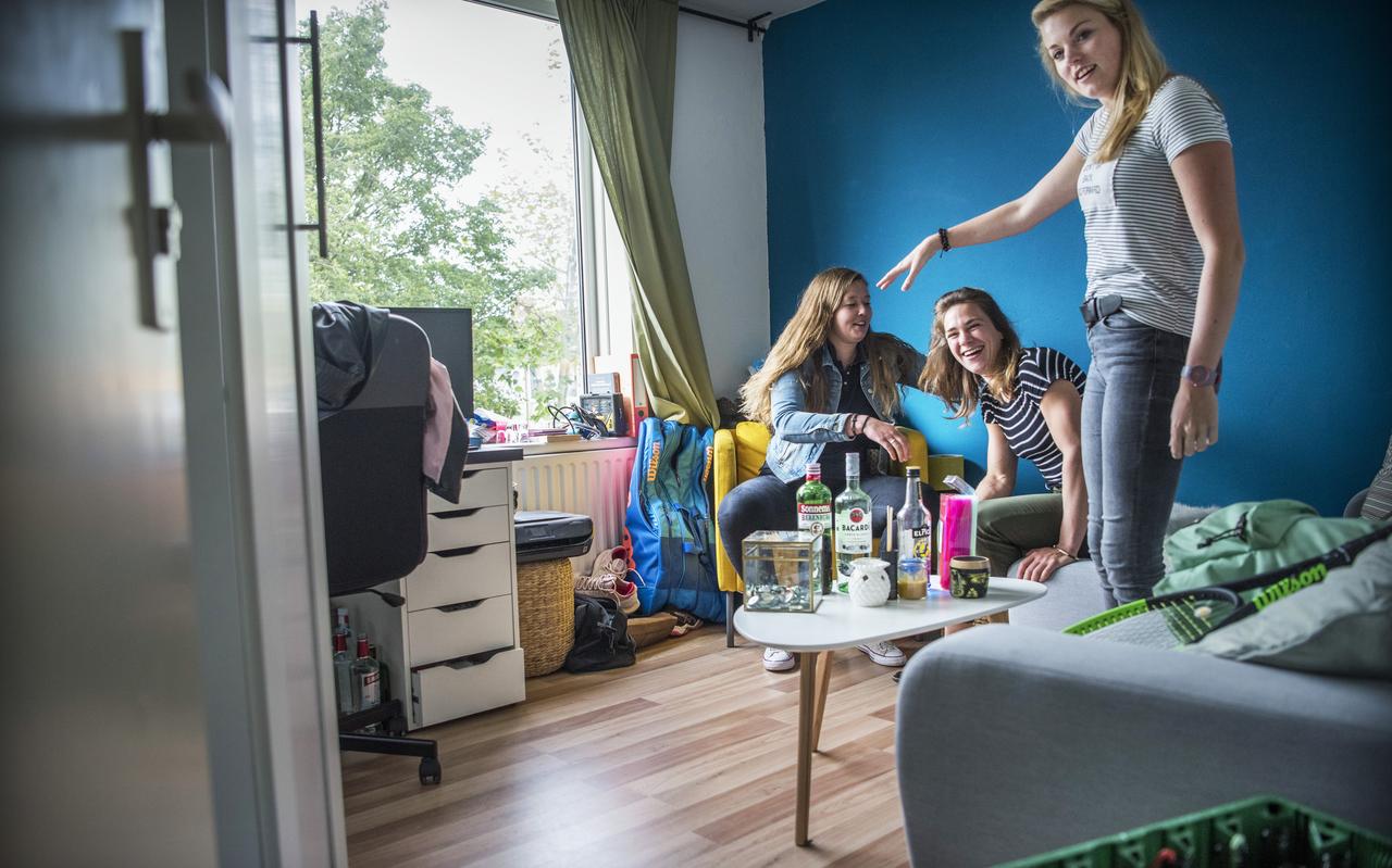 Bewoners van een studentenhuis in de Siriusstraat. Bewoners van een studentenhuis in de Siriusstraat.