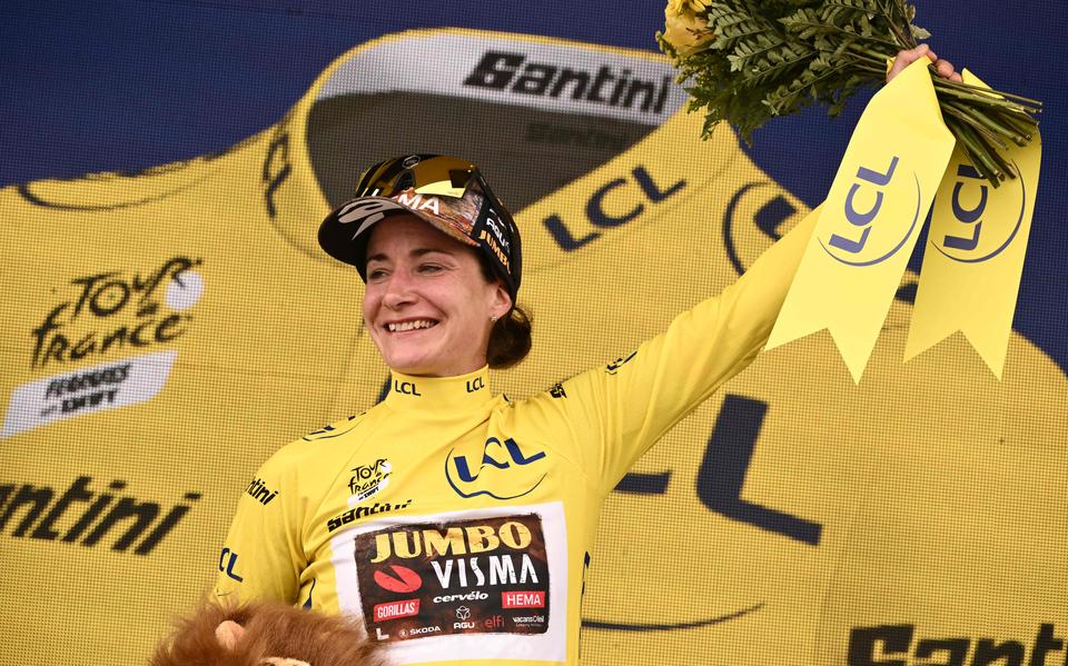 Marianne Vos straalt in het geel.