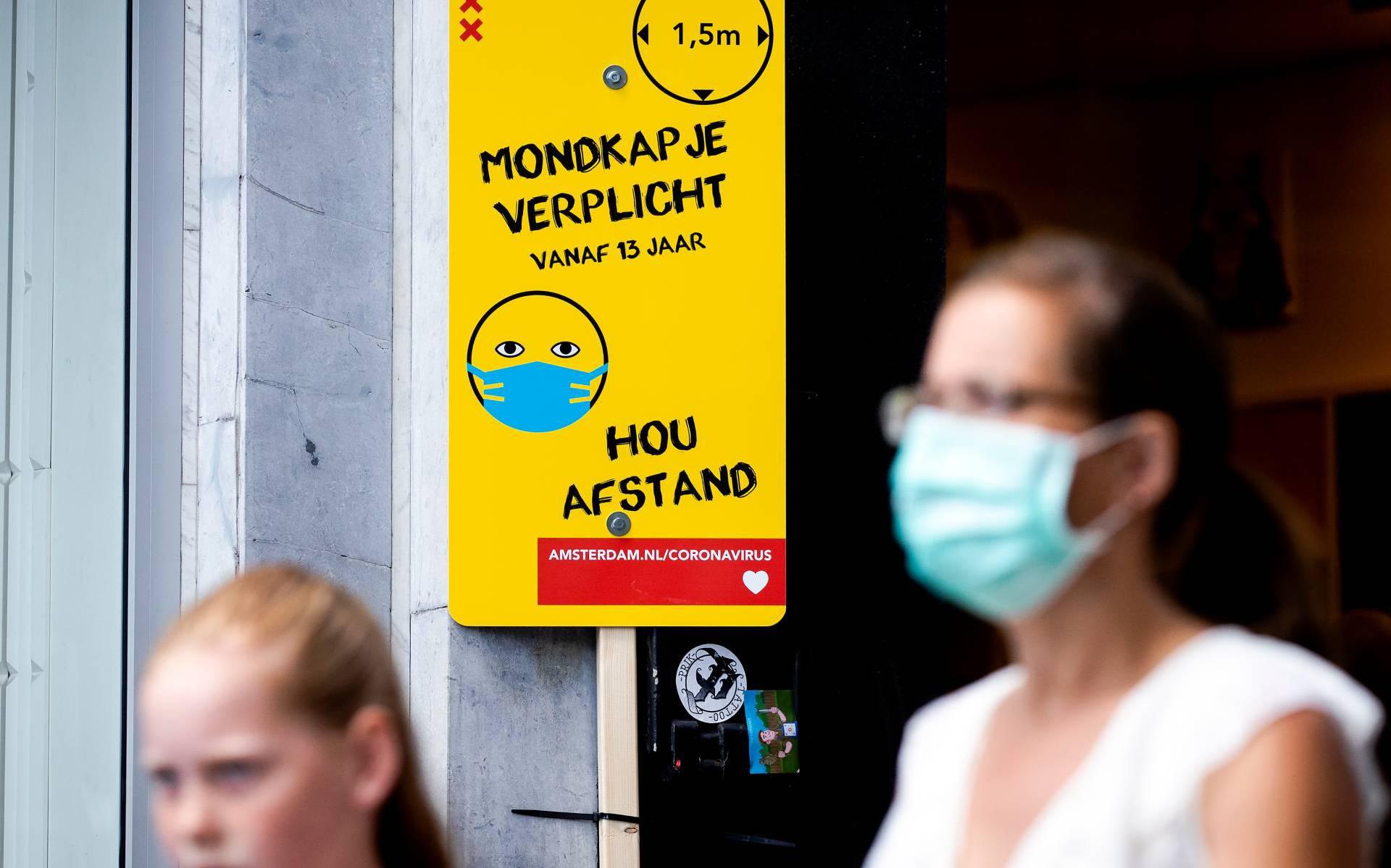 Mondkapjes verplicht op drukke plekken in Amsterdam en Rotterdam