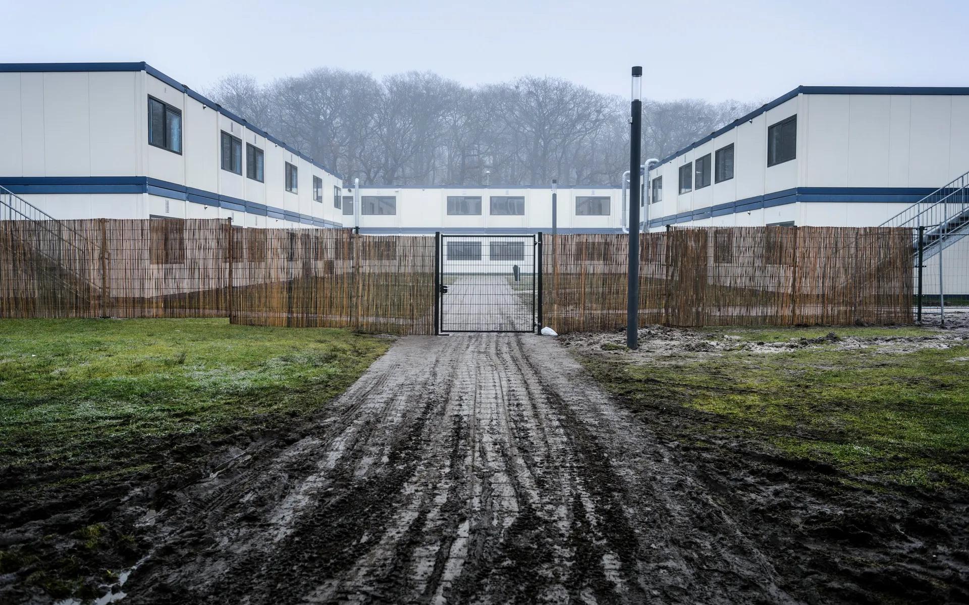 In de opvang voor overlastgevende asielzoekers in Hoogeveen gebruiken begeleiders disproportioneel veel geweld.
