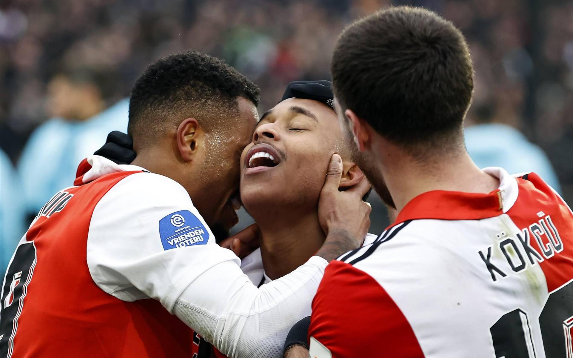 Grote blijdschap bij Feyenoord na de 1-0 van Igor Paixão.
