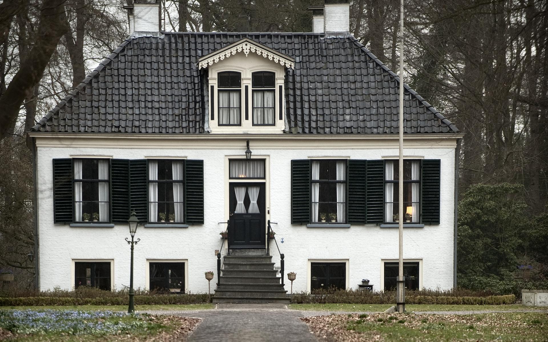 In het huis waar 200 jaar geleden de basis voor onze huidige verzorgingsstaat werd gelegd, worden bi