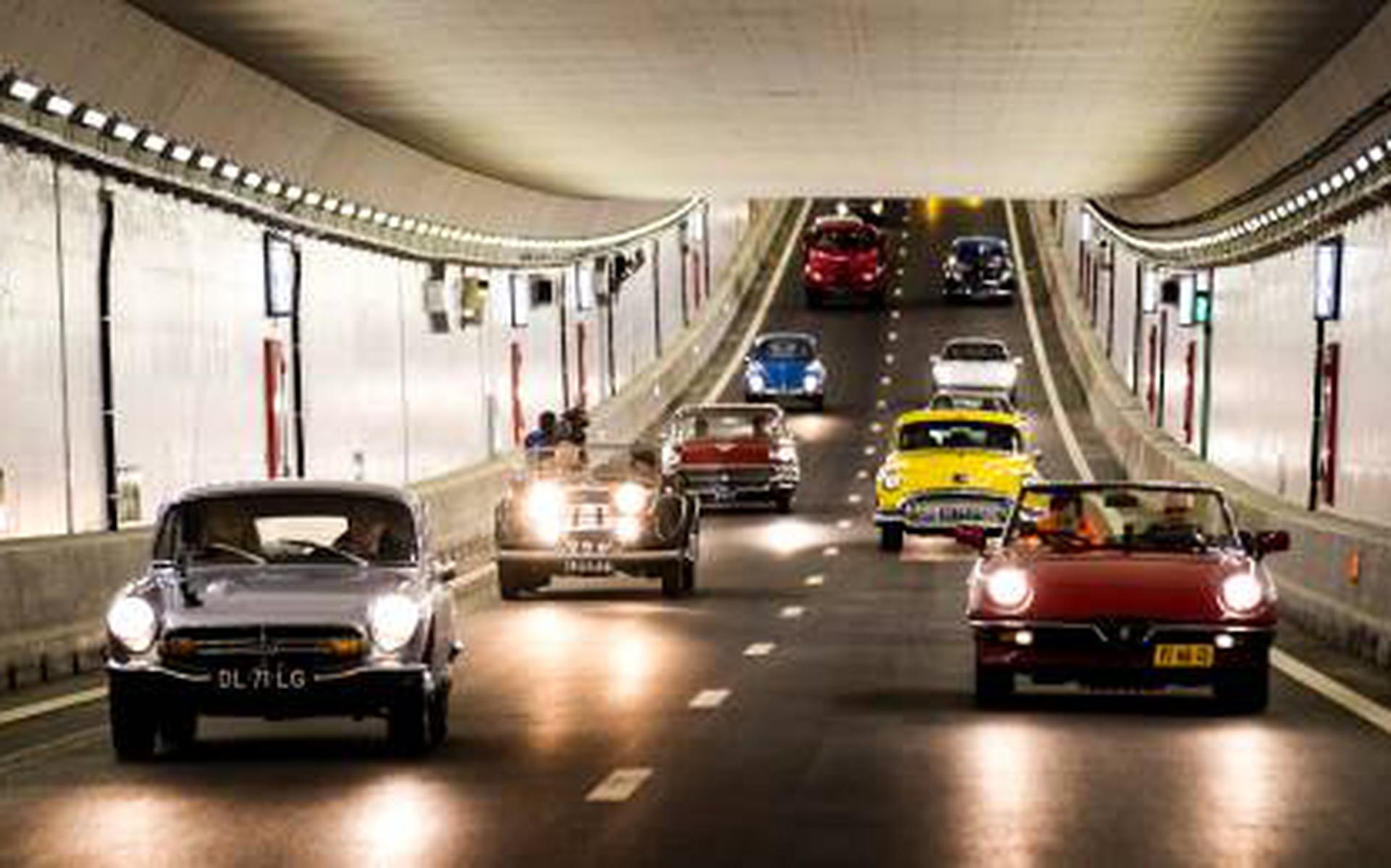 Protestrit oldtimers tegen milieuzones - Dagblad van het Noorden