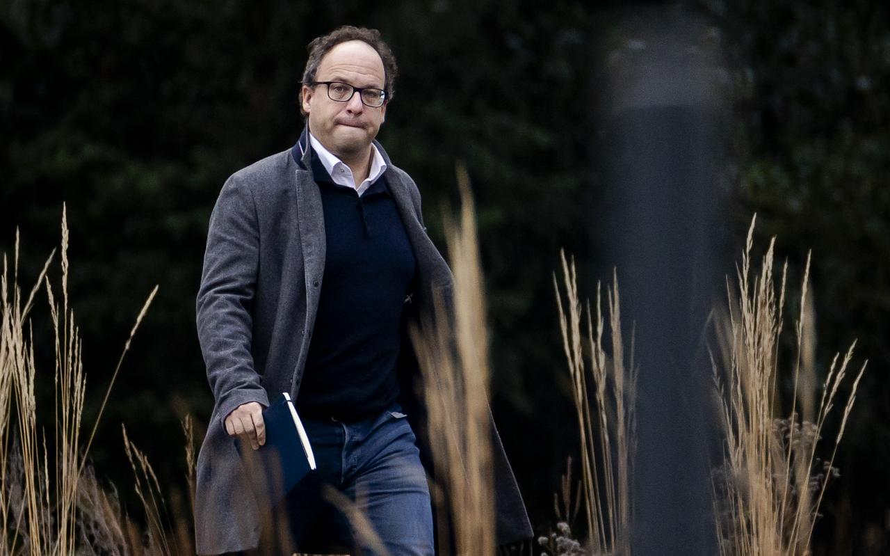 Minister Wouter Koolmees van Sociale Zaken en Werkgelegenheid komt aan bij het Catshuis voor een overleg over de coronamaatregelen. Minister Wouter Koolmees van Sociale Zaken en Werkgelegenheid komt aan bij het Catshuis voor een overleg over de coronamaatregelen.