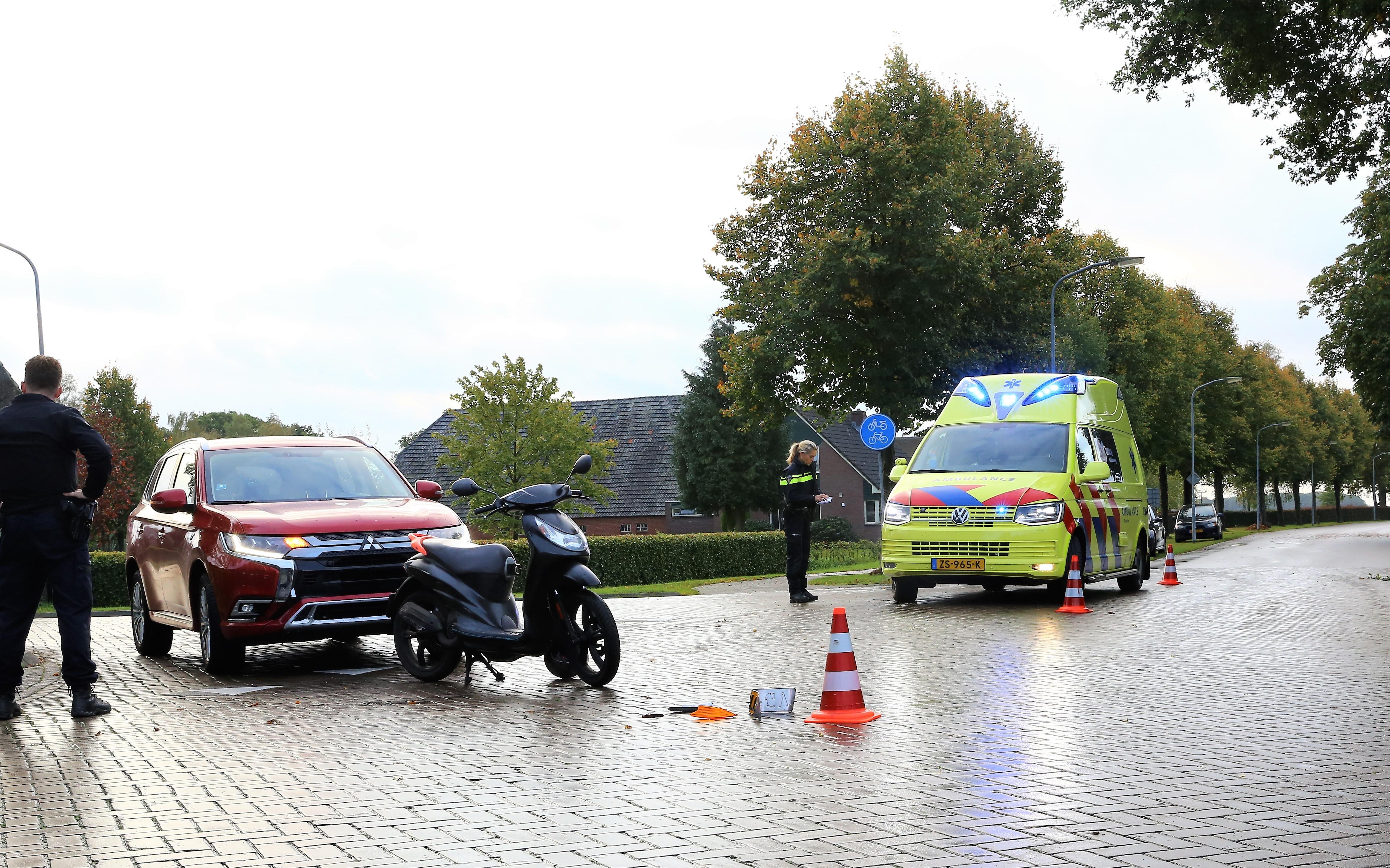 Meisje op scooter raakt gewond bij botsing met auto in Drouwen