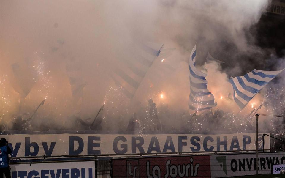 De Graafschap is bestraft omdat fans veel vuurwerk afstaken tijdens het uitduel met FC Groningen.