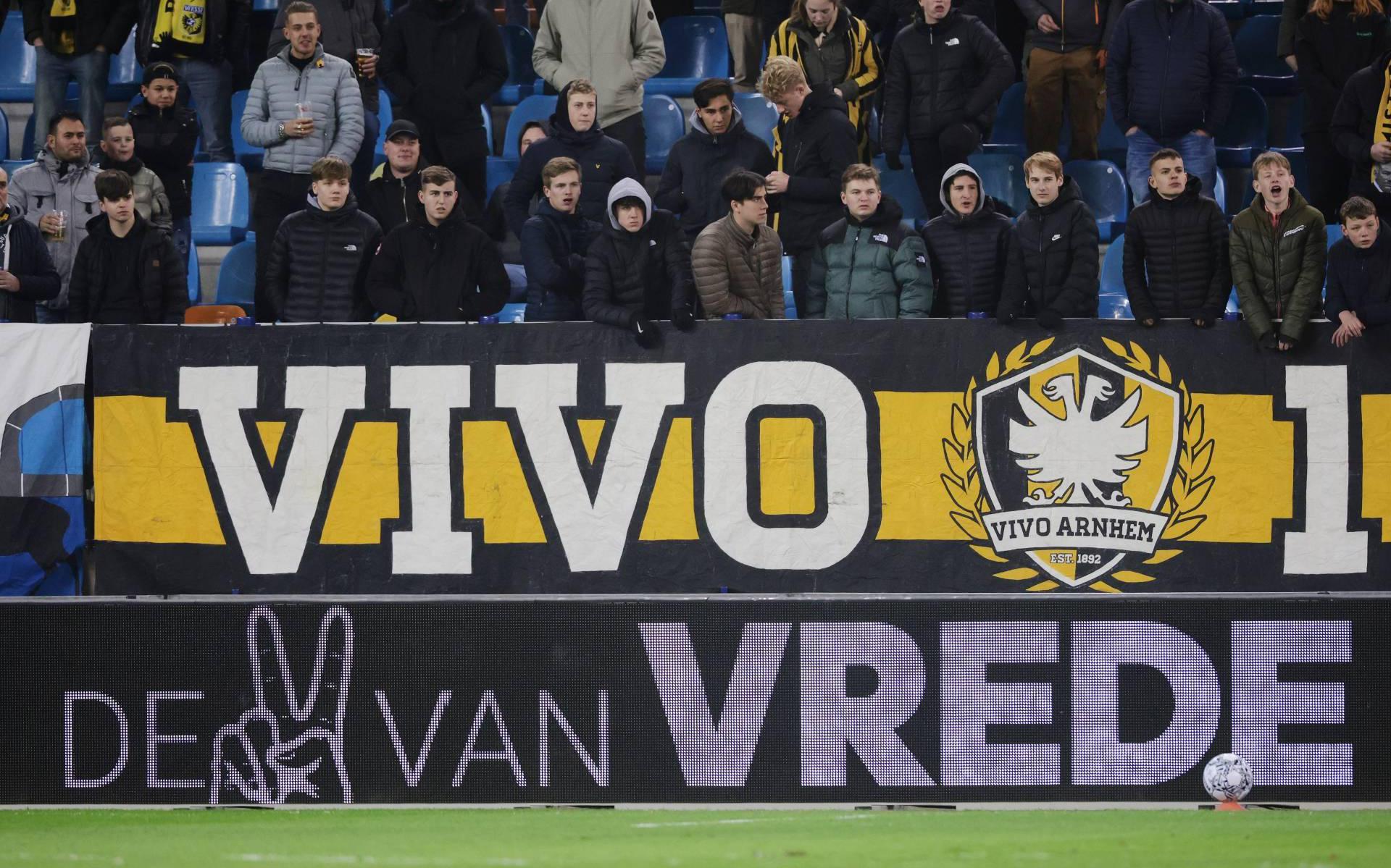 Vitesse Voetbalt Voor Vrede Maar Laat Woord Oorlog Niet Vallen ...