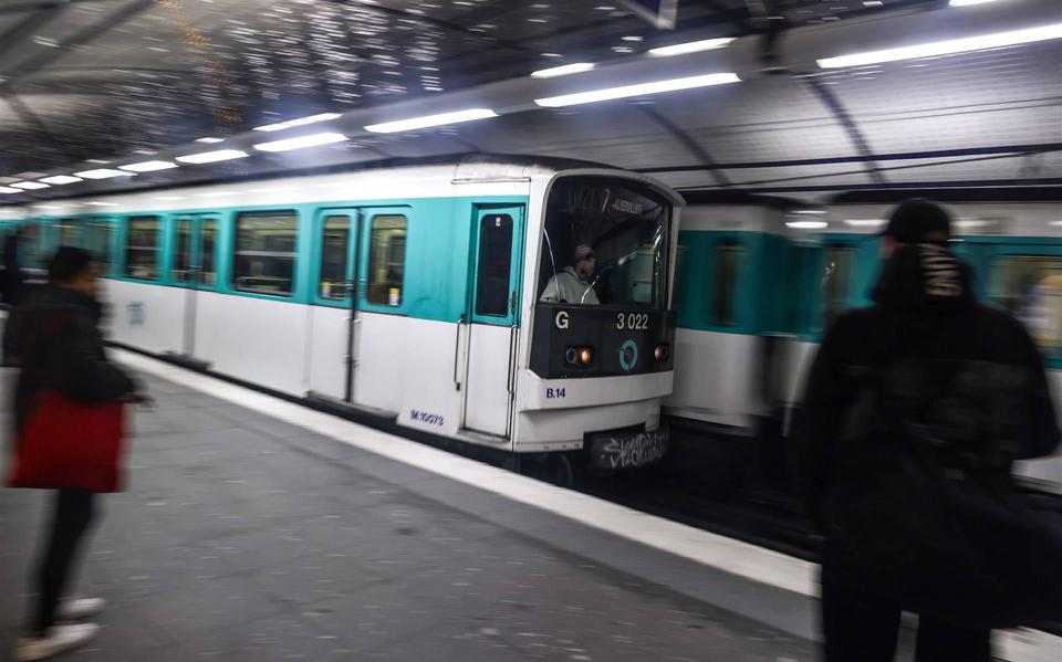 Parijse metrobestuurders staken na dodelijke ongevallen.