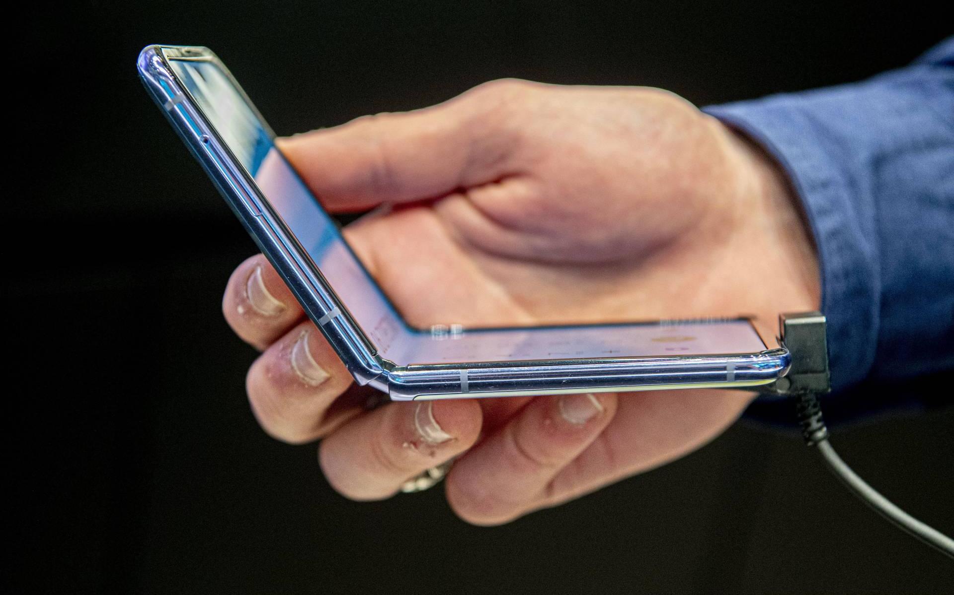 SeniorWeb leert ouderen omgaan met de smartphone, tablet en computer.