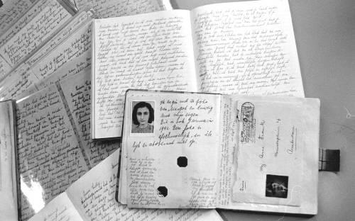 Afgeplakte teksten dagboek Anne Frank openbaar - Dagblad van het Noorden