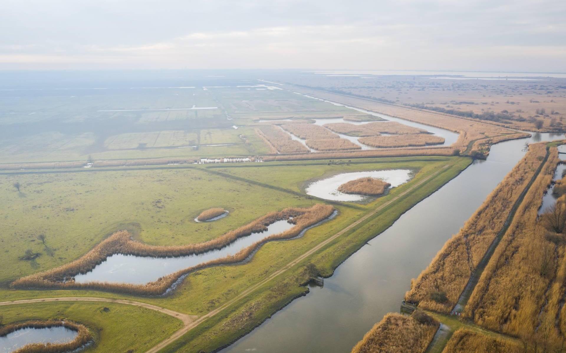 Vissers vinden dode man in kanaal bij Oostvaardersplassen