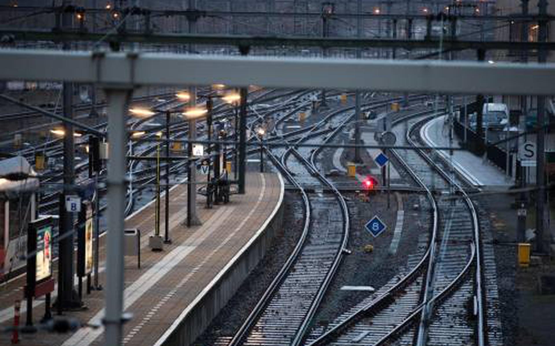 Alle Treinverkeer NS Gestaakt Vanwege Storm - Dagblad Van Het Noorden