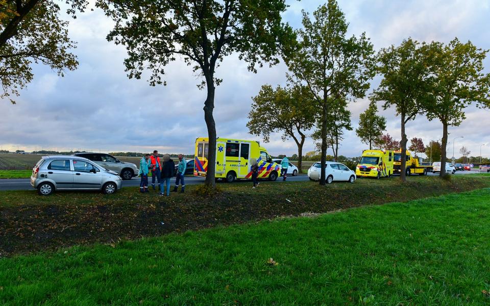 gewonde bij botsing tegen boom • auto botste tegen gevel huis.