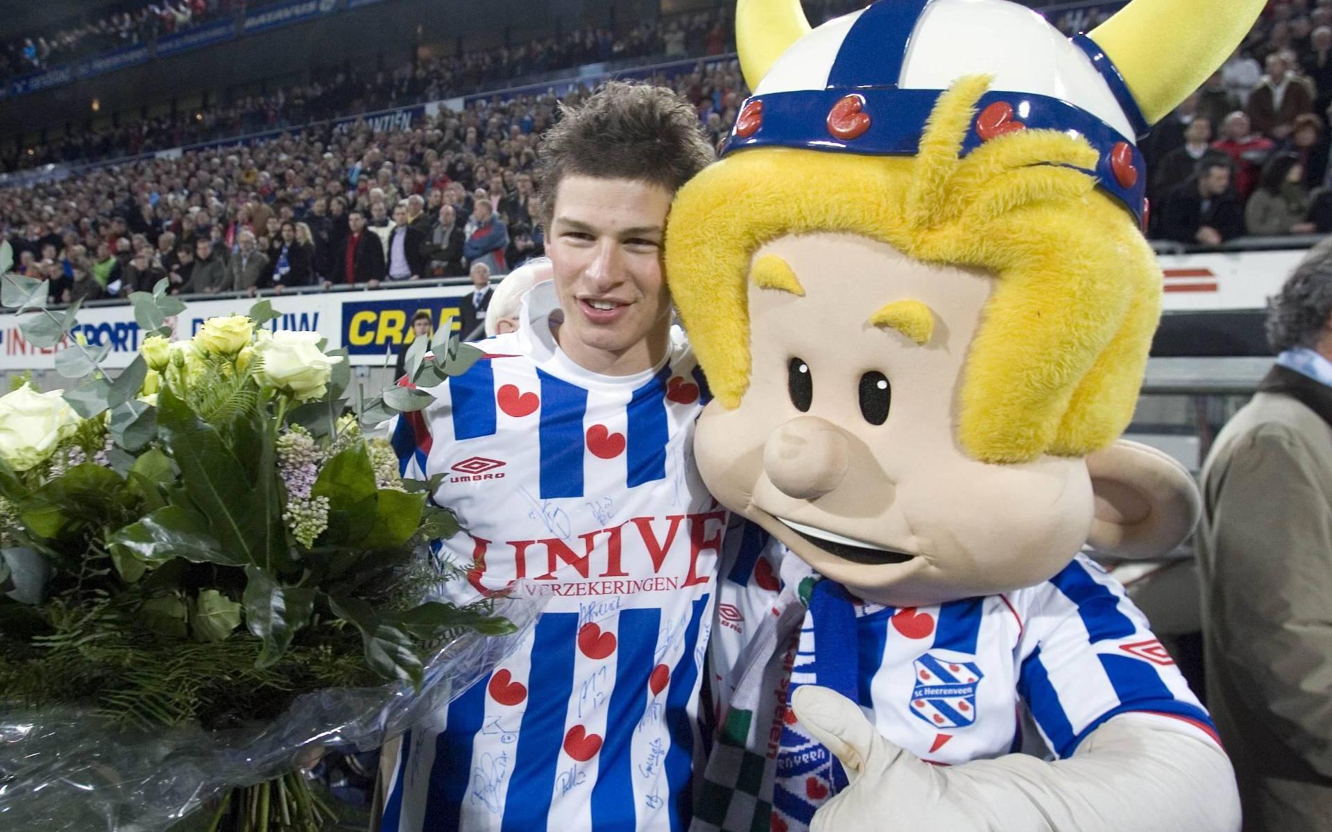 Mascotte sc Heerenveen wint rechtszaak en mag weer aan de slag