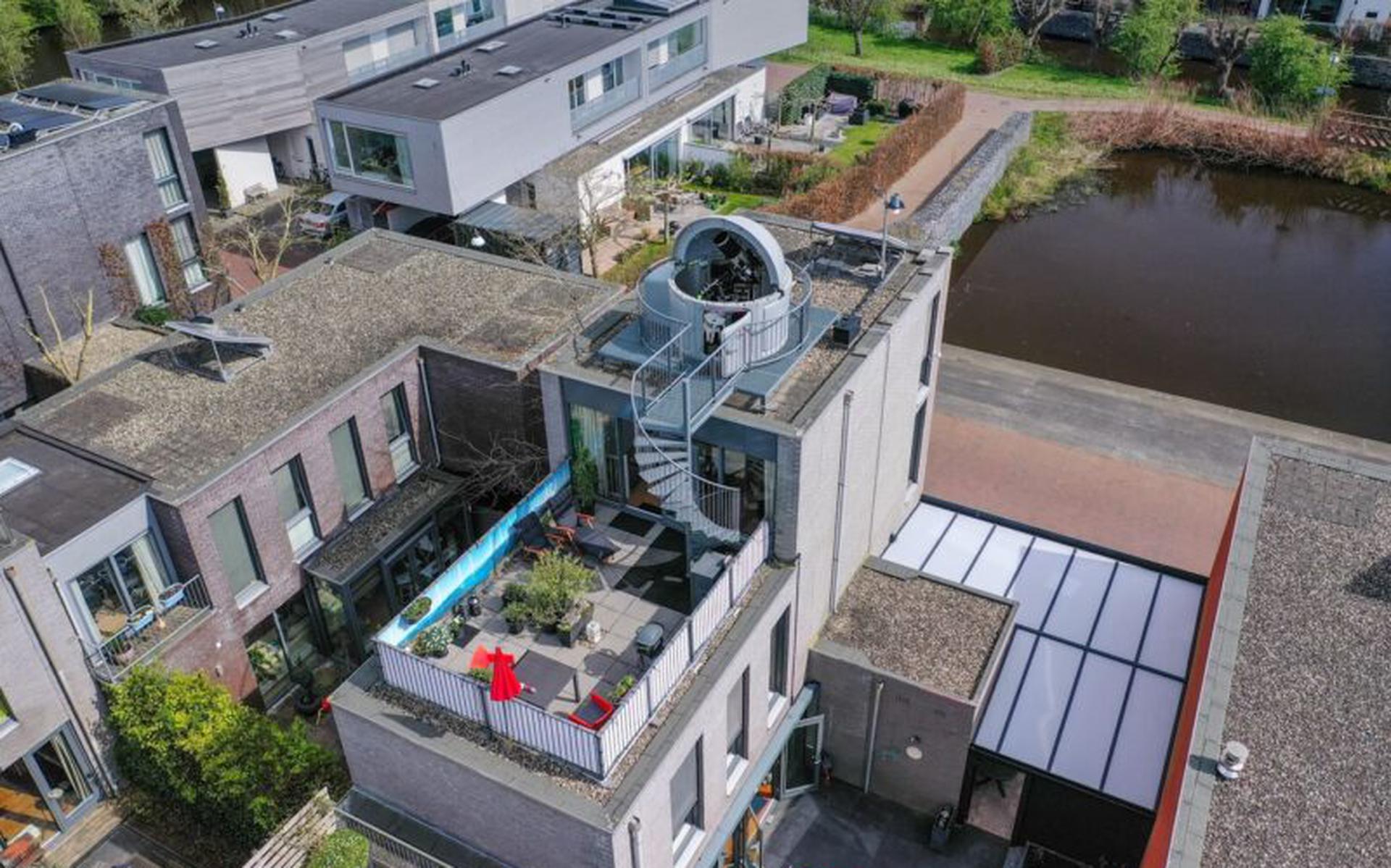 Sprong abstract groef Te koop in Groningen: huis met een sterrenwachtkoepel op het dak - Dagblad  van het Noorden