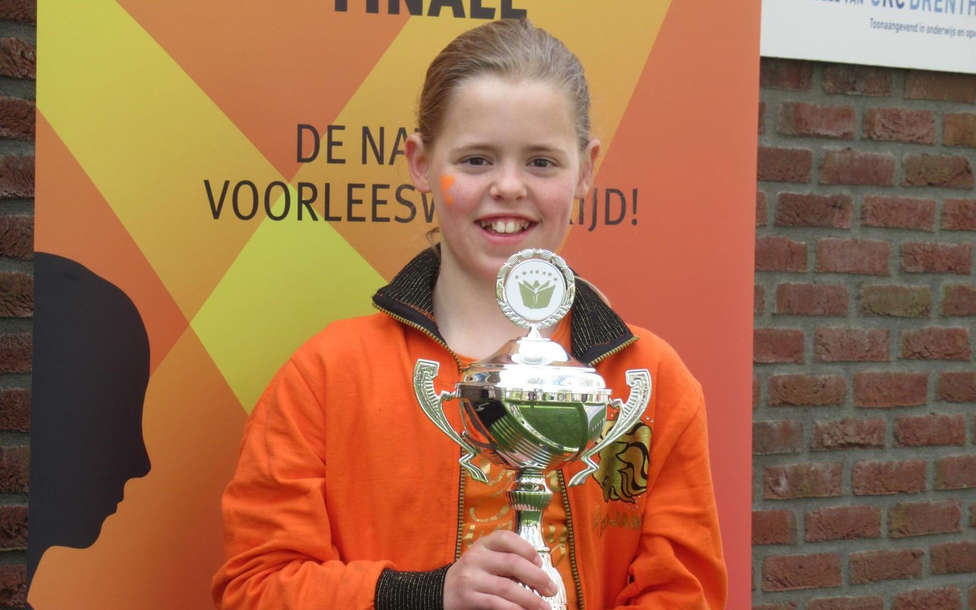 Eline uit Valthermond is de nieuwe Drentse voorleeskampioen - Dagblad van het Noorden
