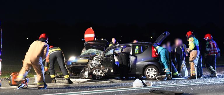 Muntendammer overleden na ongeval Kolham; drie ernstig gewonden.