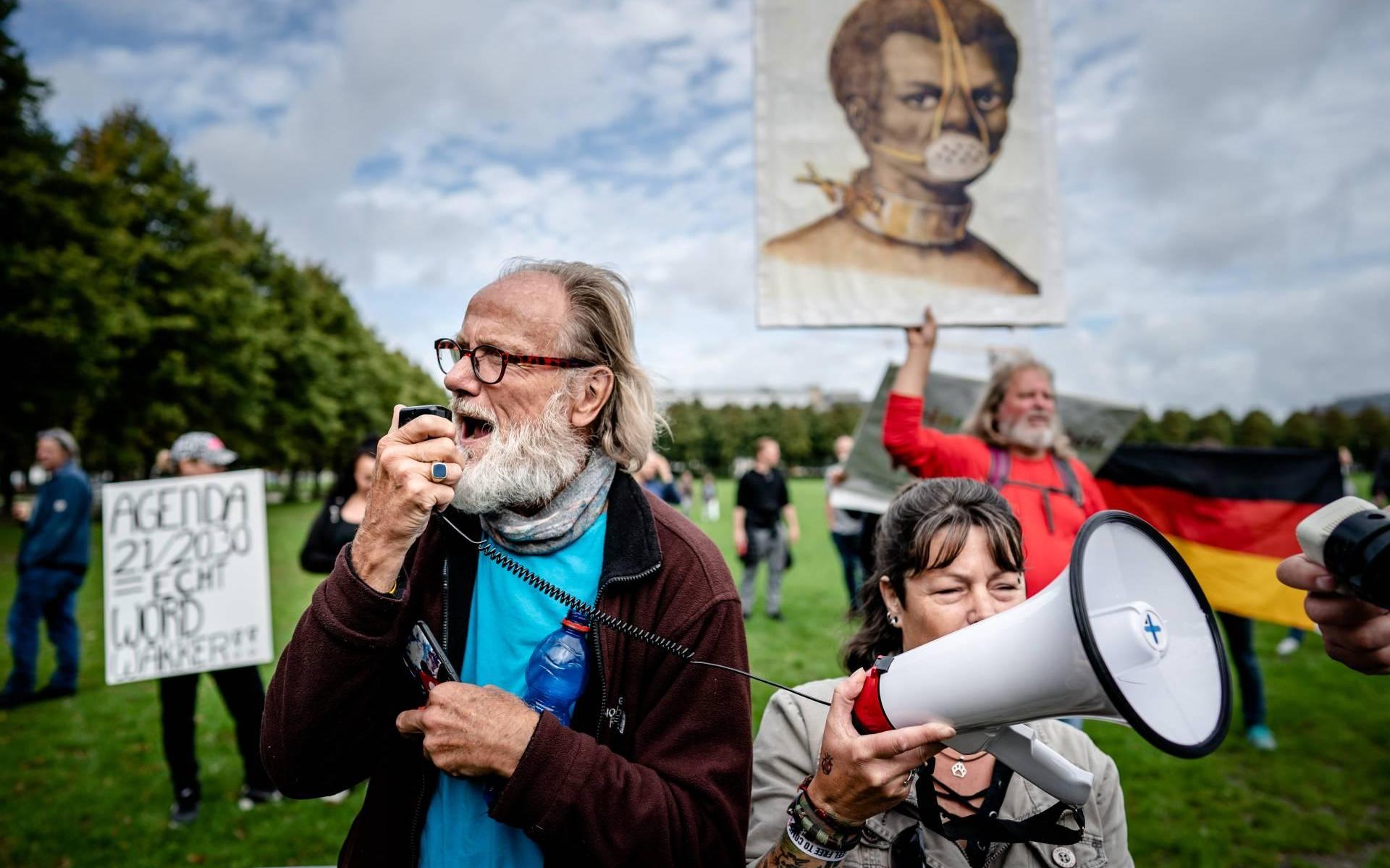 Burgemeester Den Haag beëindigt demonstratie