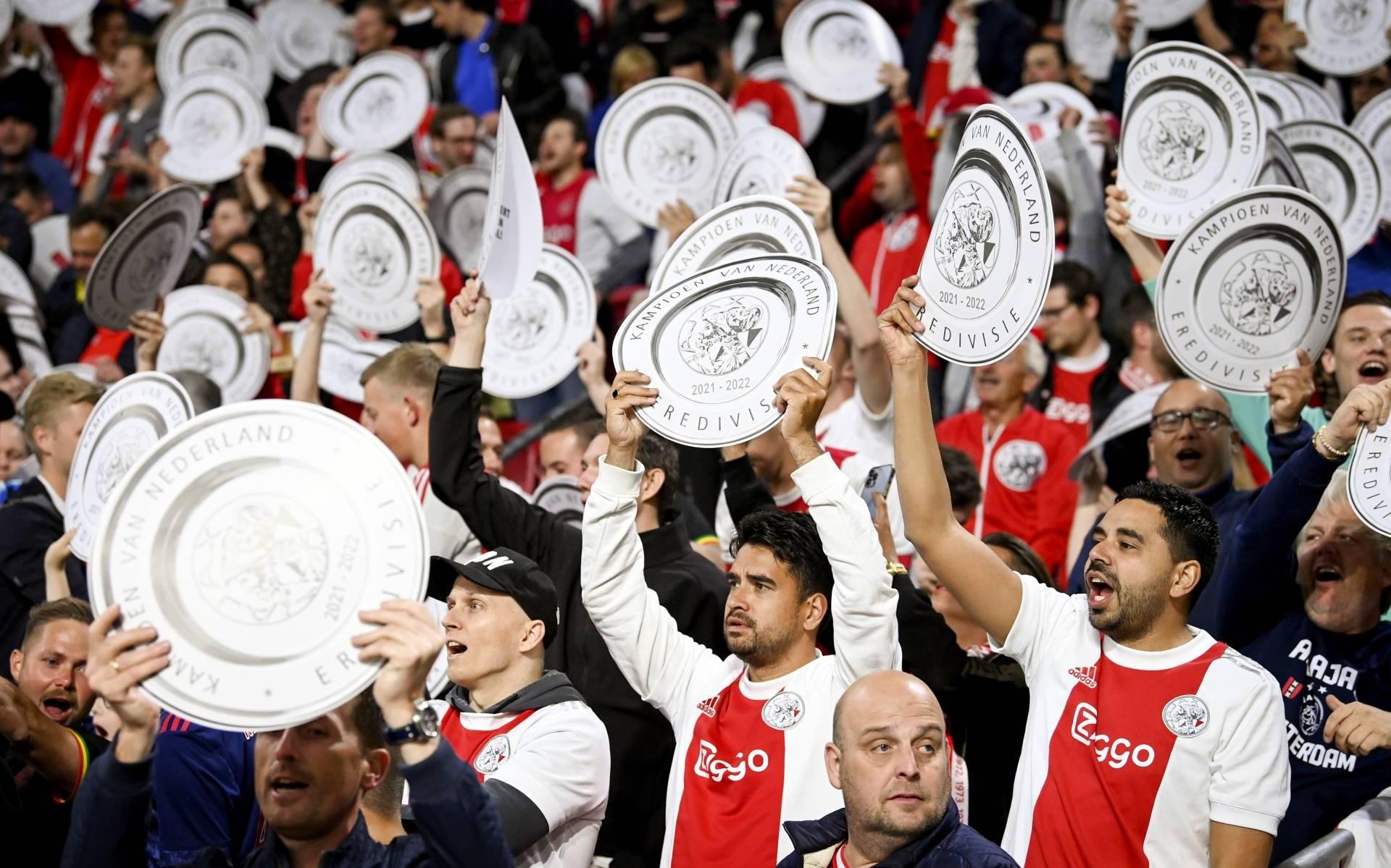 Recordkampioen Ajax viert voor eigen publiek 36e landstitel - Dagblad