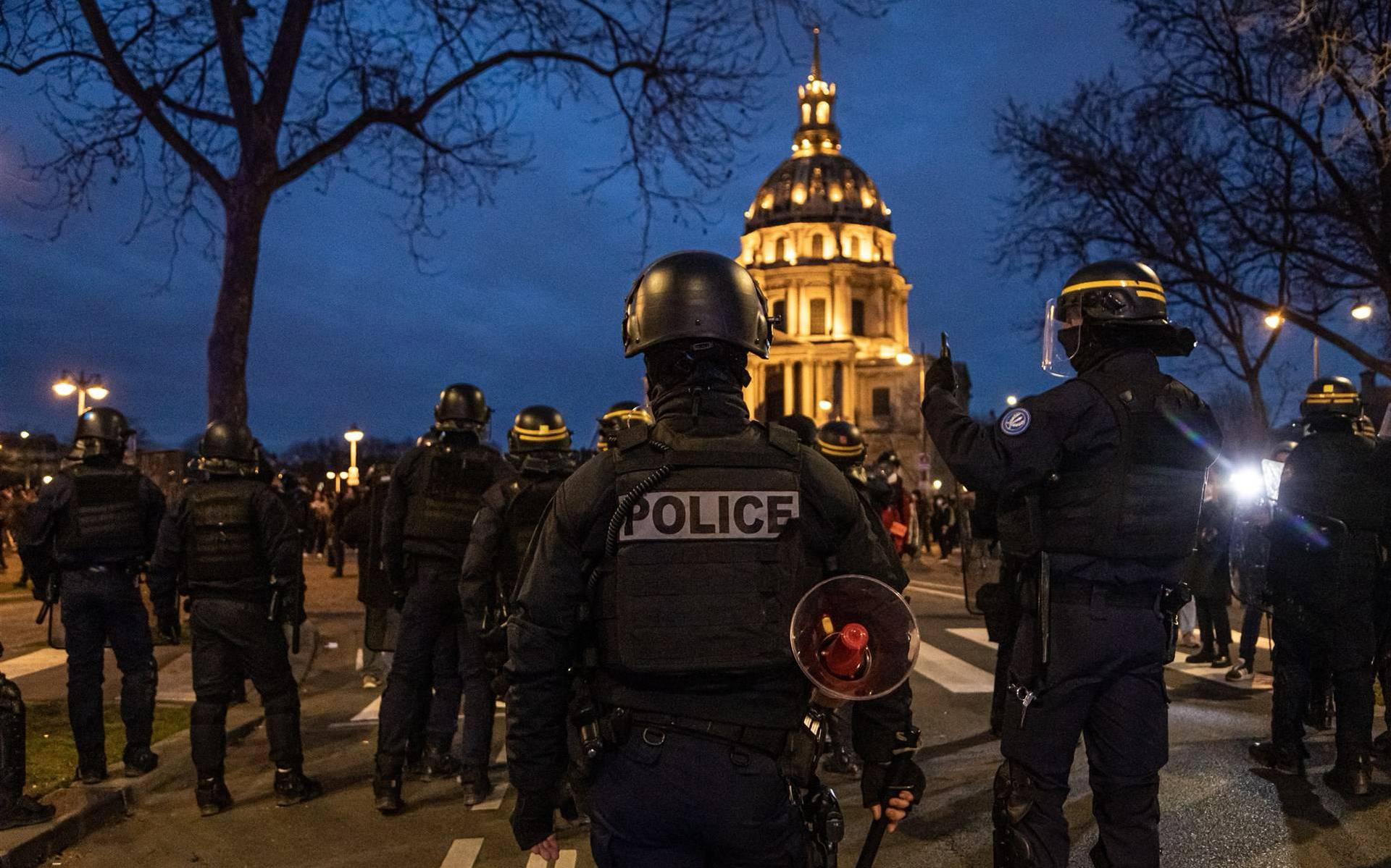 Honderden arrestaties bij ongeregeldheden Frankrijk na stemming