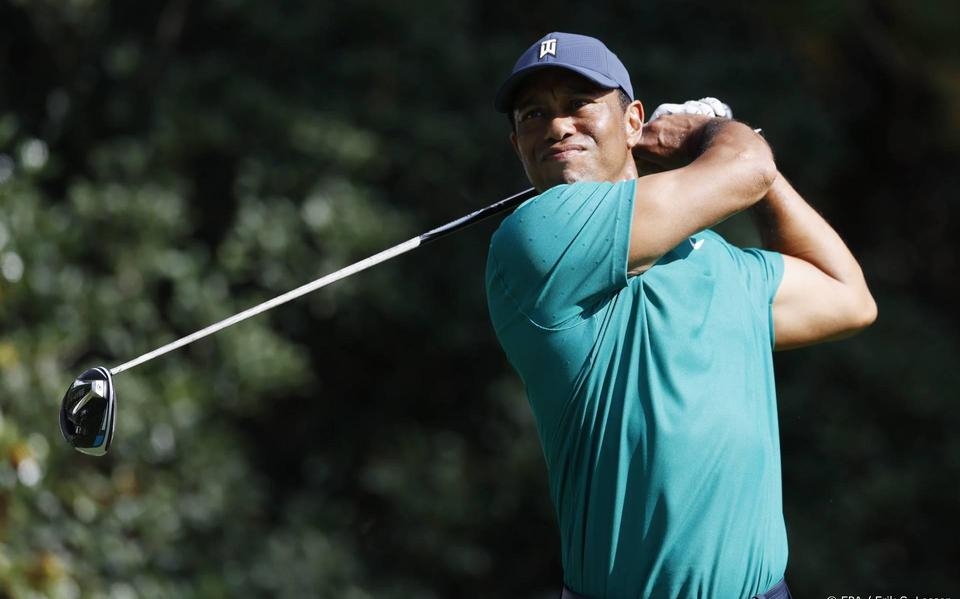 Woods weer op de golfbaan na auto-ongeluk. Woods weer op de golfbaan na auto-ongeluk.