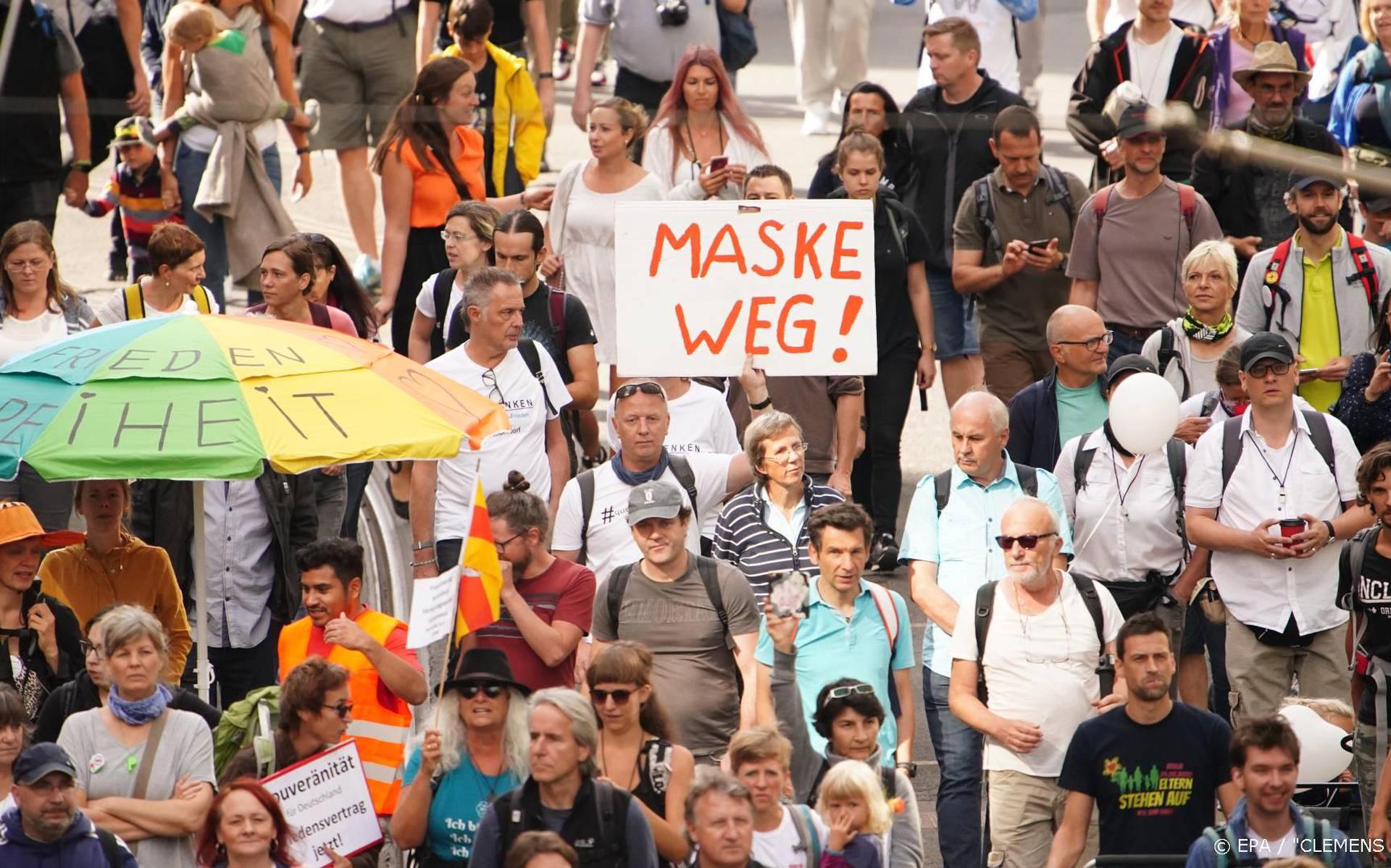 Duizenden betogers bij Brandenburger Tor voor coronaprotest