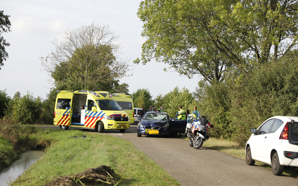 Fietser overleden na botsing met auto op Lietsweg in Nuis.
