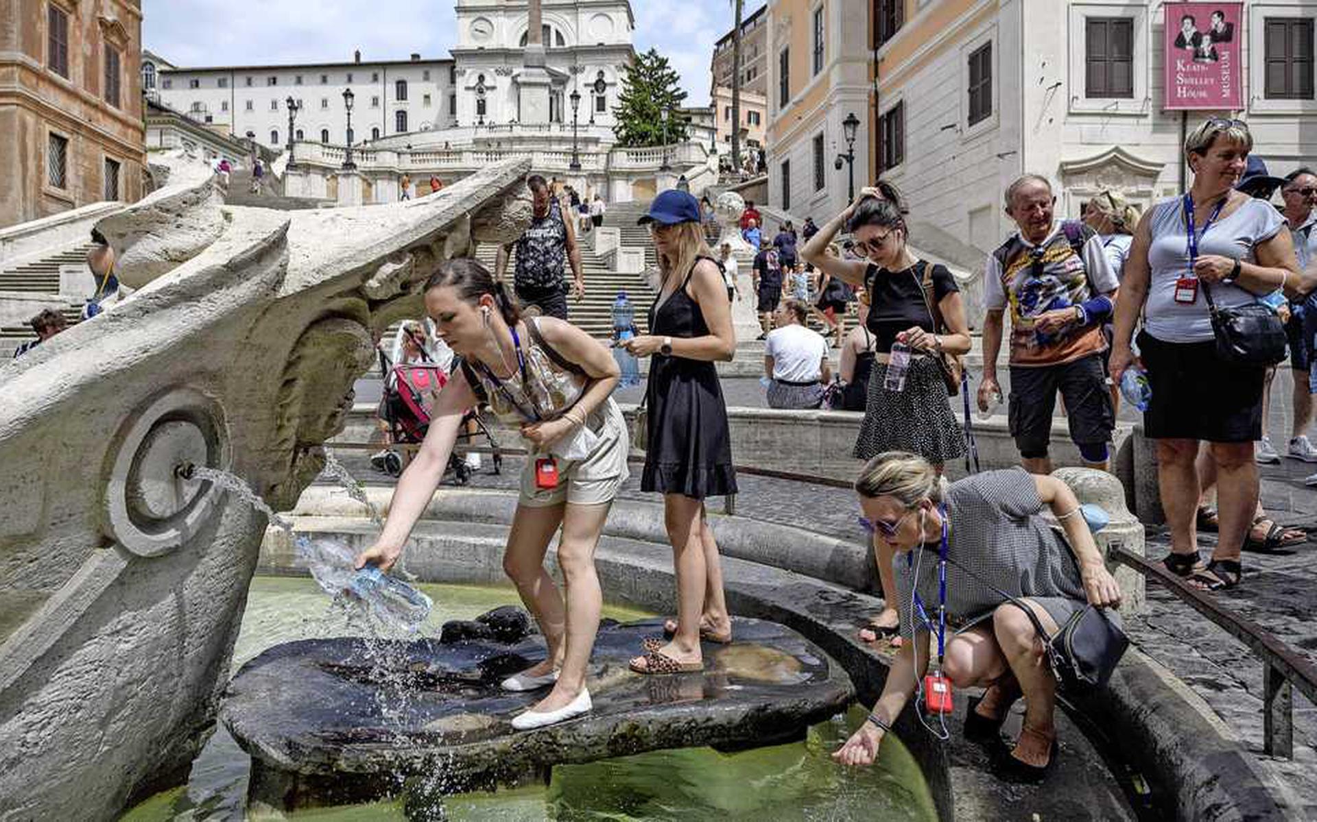 Extreme hitte op vakantie? Naakt slapen is geen goed idee (maar dit kan je  wel doen) - Dagblad van het Noorden