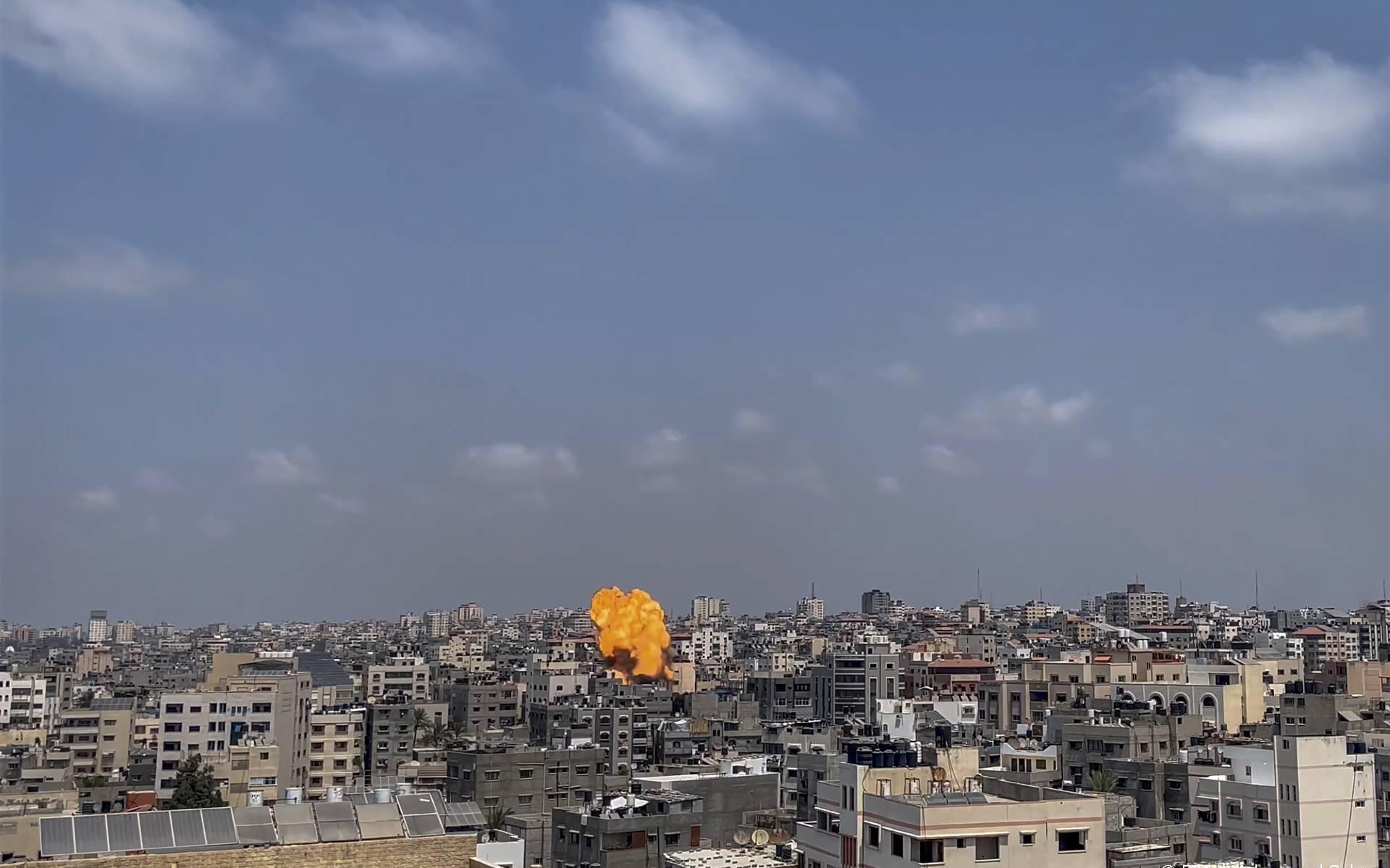 Aantal Doden Door Israëlische Luchtaanvallen Op Gaza Loopt Op - Dagblad ...