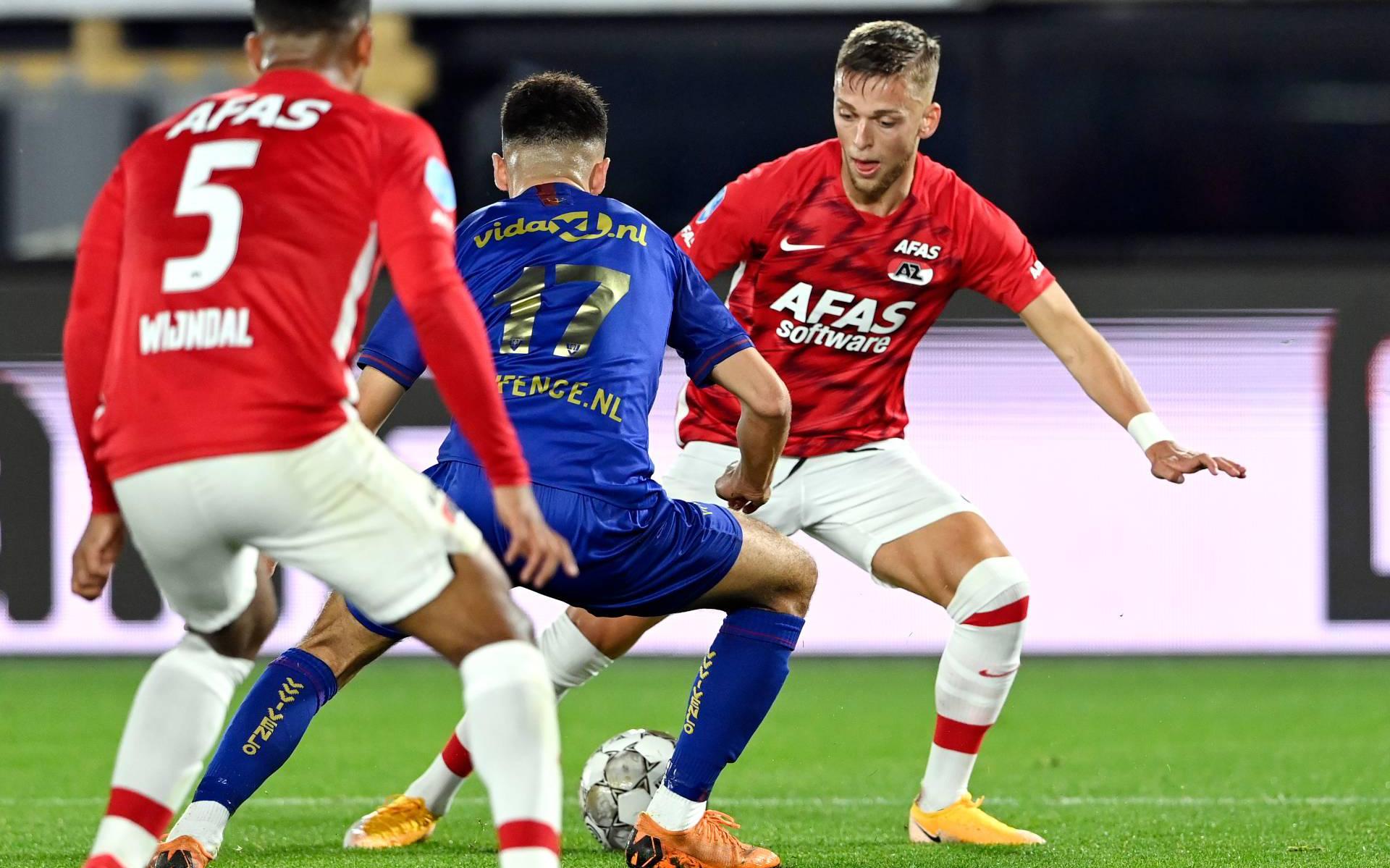 AZ verspeelt met tien man voorsprong tegen VVV-Venlo: 2-2
