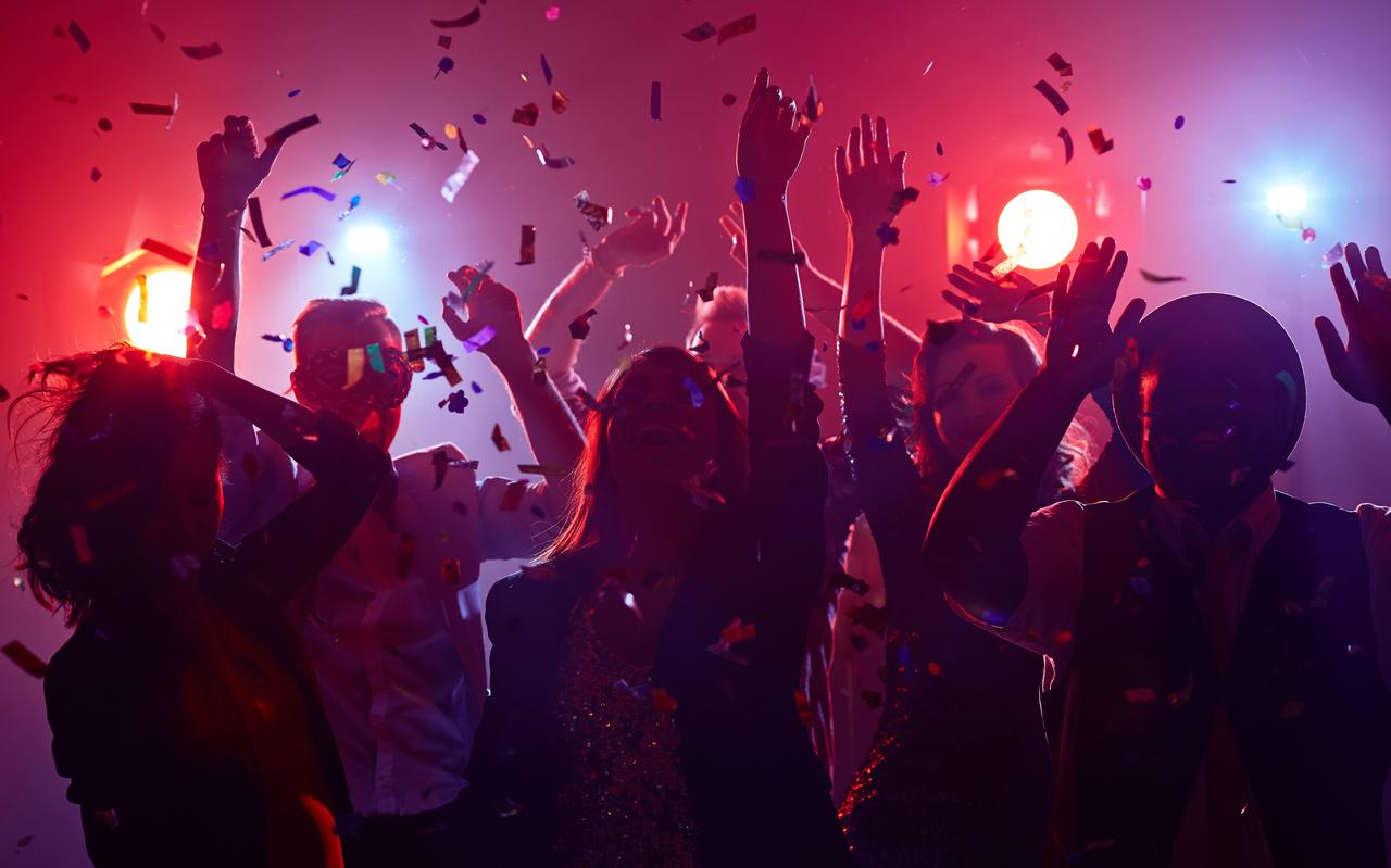 Het publiek en de clubs zijn er klaar voor. Vanaf zaterdag kan er weer gedanst worden. Het publiek en de clubs zijn er klaar voor. Vanaf zaterdag kan er weer gedanst worden.