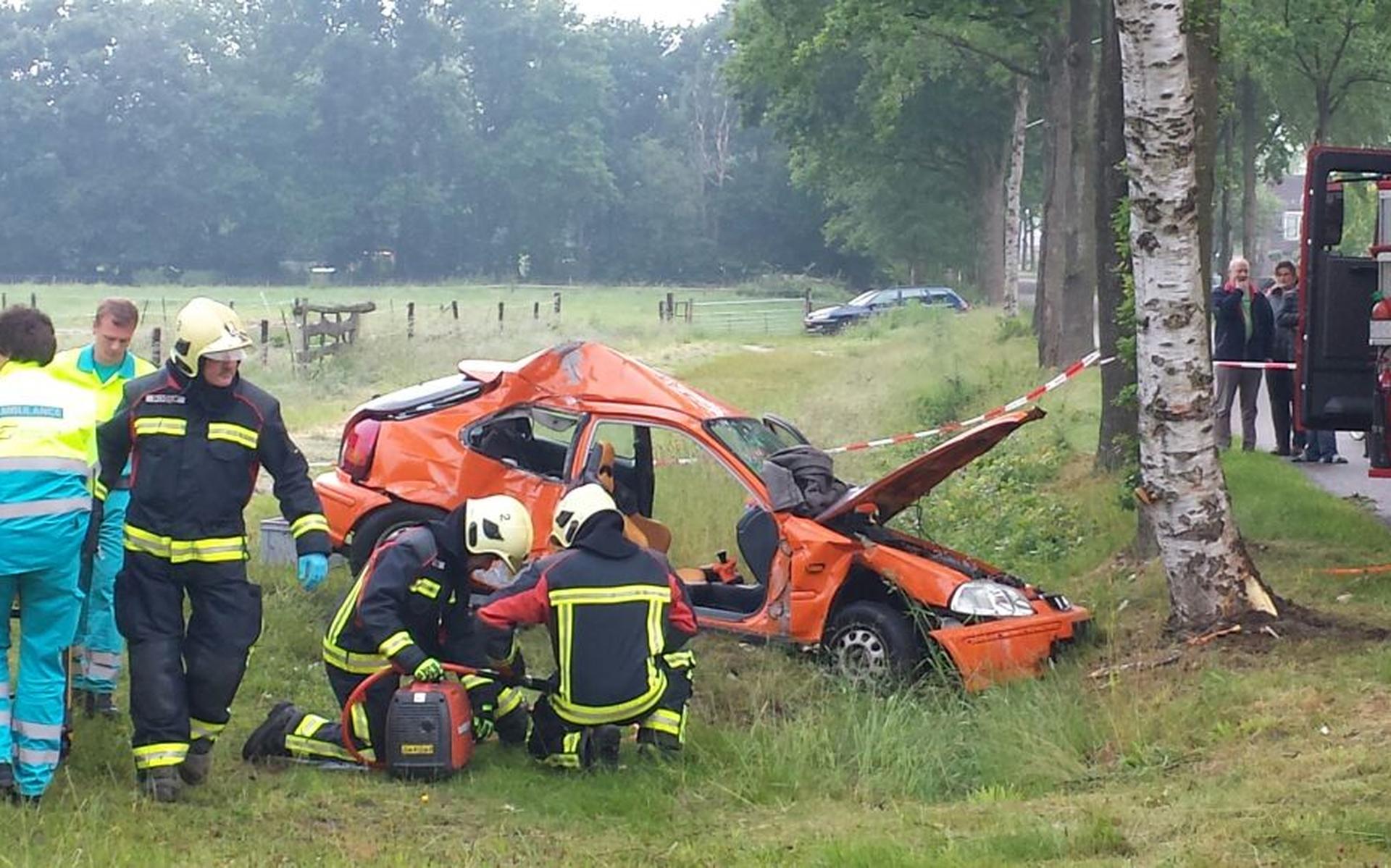 Auto Tegen Boom In Roden n Gewonde Dagblad Van Het Noorden