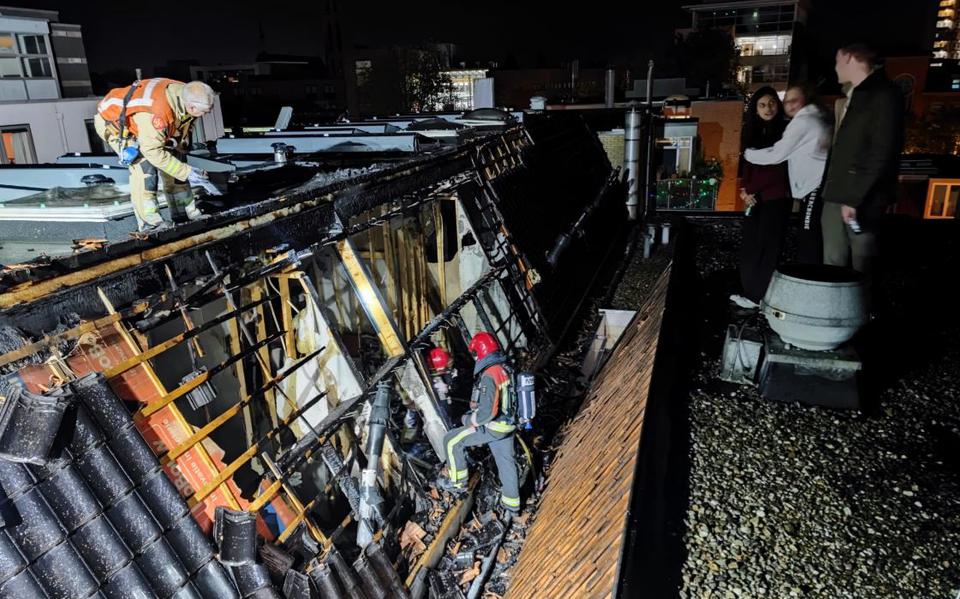 Na een brand in een studentenhuis in de Gelkingestraat vorig jaar, raakte het pand zwaar beschadigd. De bewoners bleven ongedeerd.