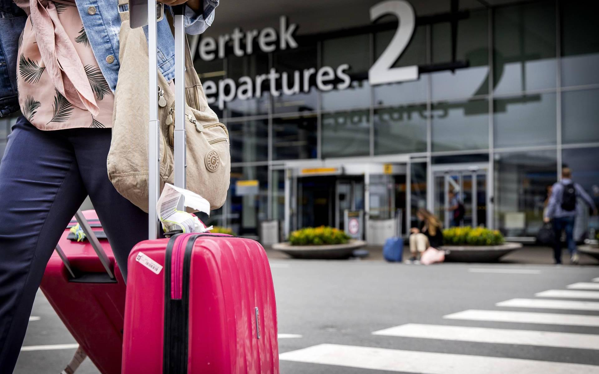 Burgerschap gemakkelijk Historicus Neem geen koffers mee naar Schiphol.' KLM kampt met storing in  bagagesysteem - Dagblad van het Noorden