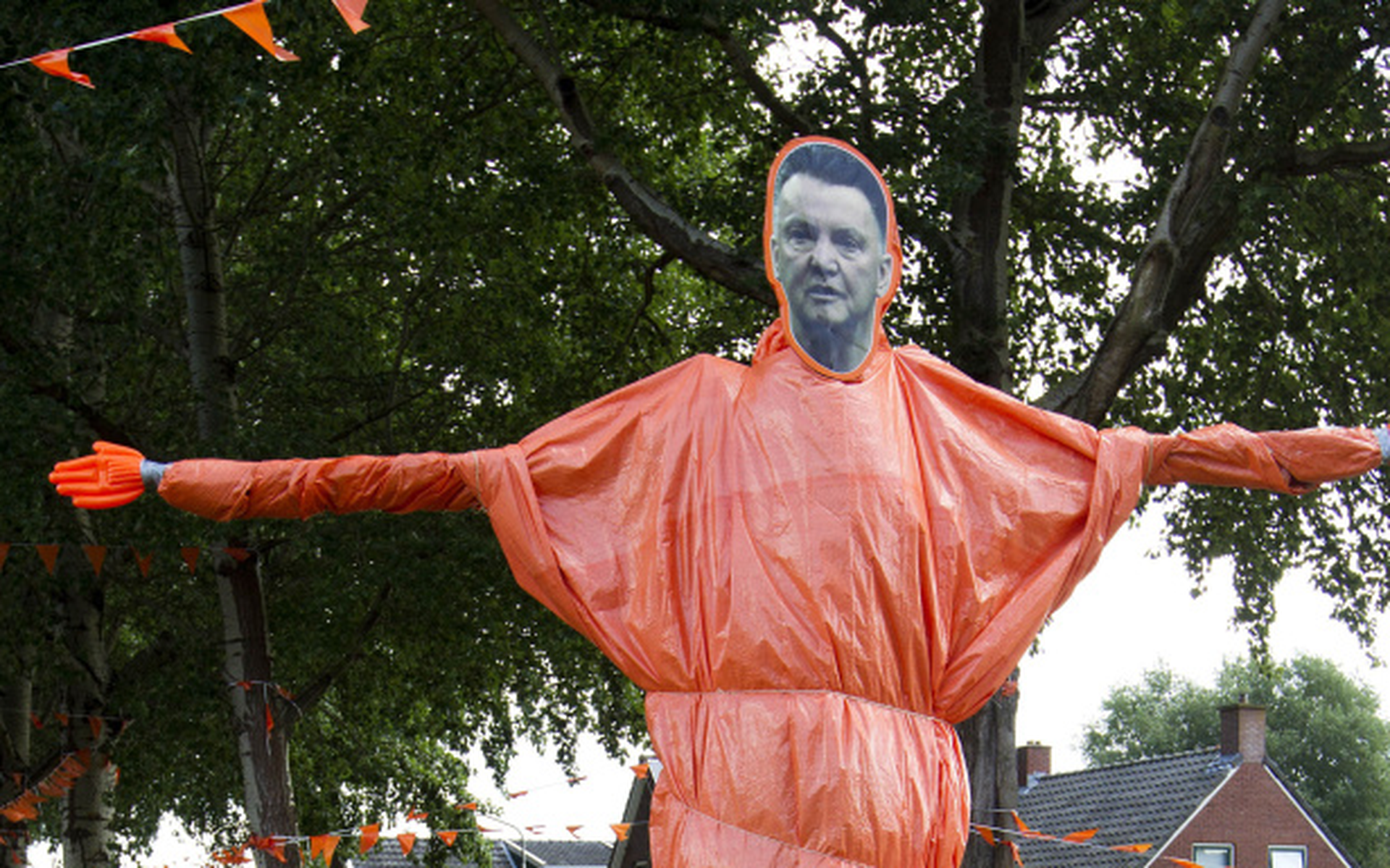 Van Gaal als Verlosser in Nieuw-Buinen