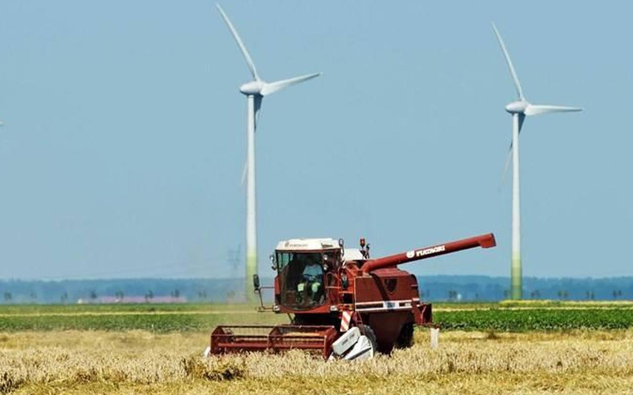 Windmolens in het boerenland. Windmolens in het boerenland.
