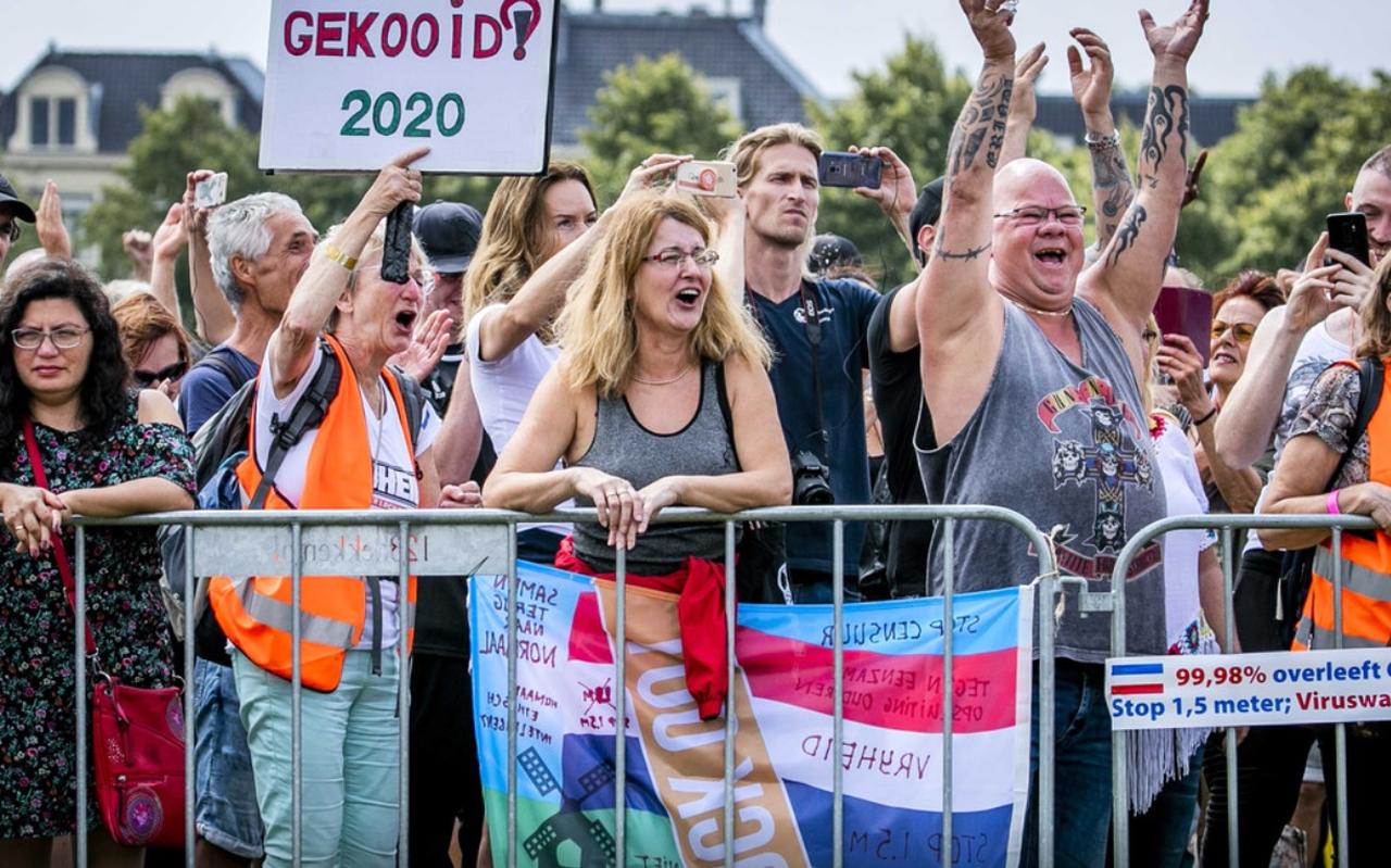 Demonstranten voerden op 1 augustus actie tegen de coronamaatregelen op het Malieveld. De bijeenkomst was georganiseerd door actiegroep Viruswaanzin. Demonstranten voerden op 1 augustus actie tegen de coronamaatregelen op het Malieveld. De bijeenkomst was georganiseerd door actiegroep Viruswaanzin.
