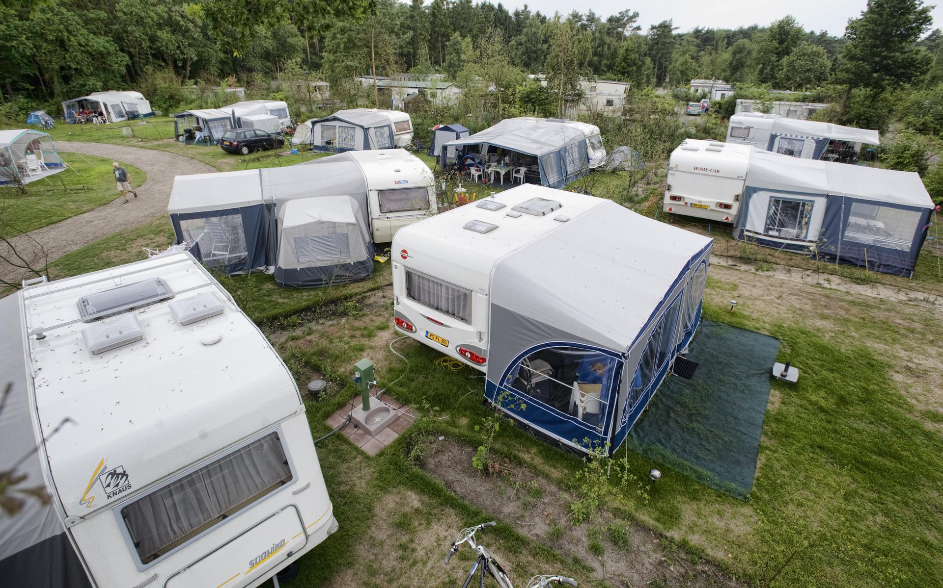 Caravans bepalen het beeld op Camping De Norgerberg.