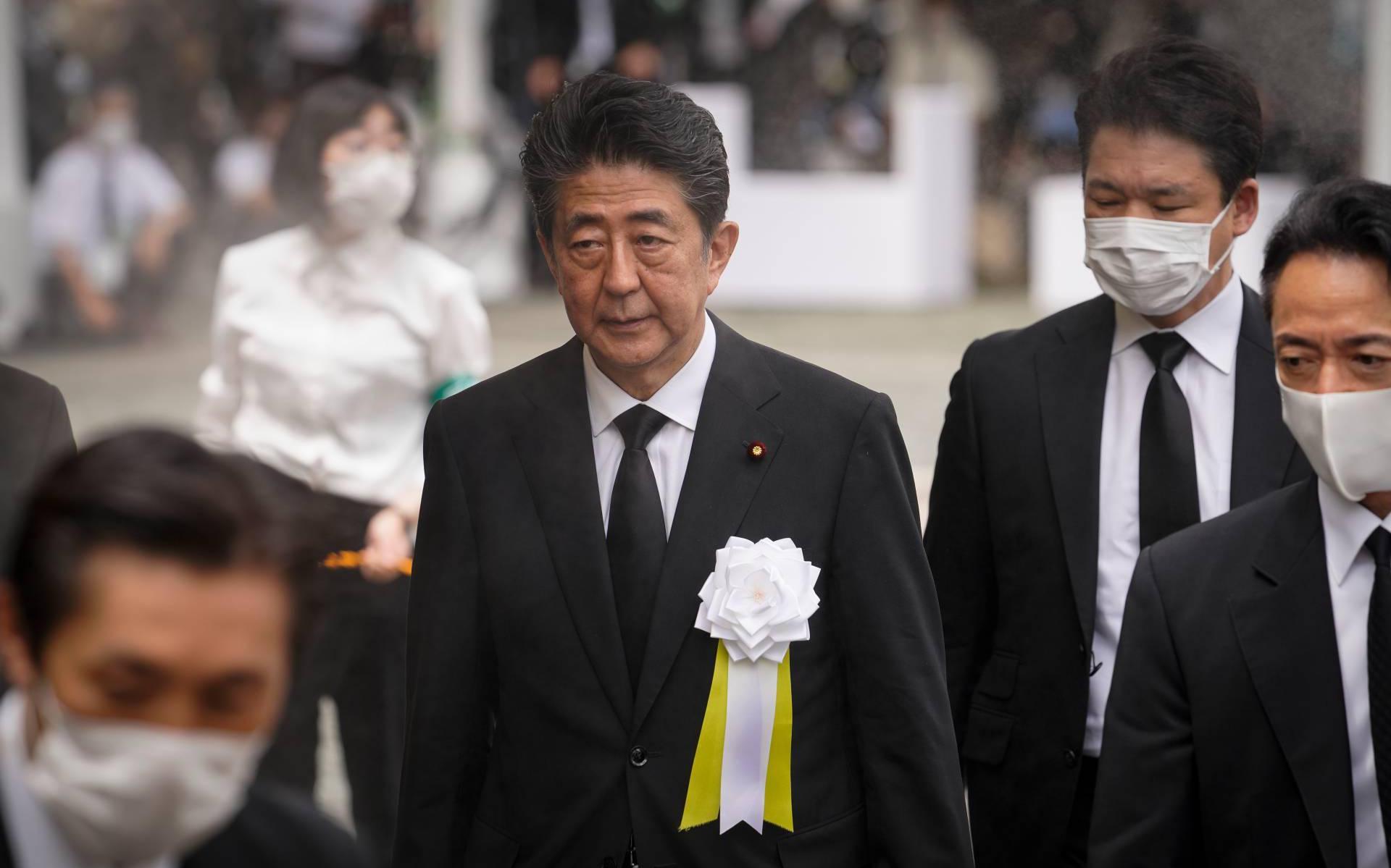 Premier Japan herdenkt doden WOII met offer aan omstreden tempel