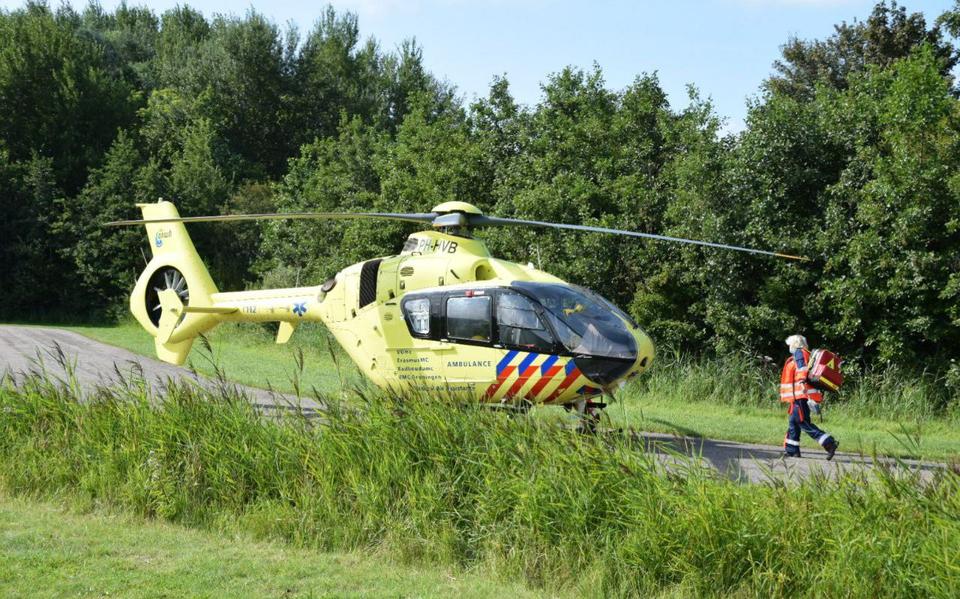 Fietser ernstig gewond bij botsing met andere fietser in Lauwersoog. Fietser ernstig gewond bij botsing met andere fietser in Lauwersoog.