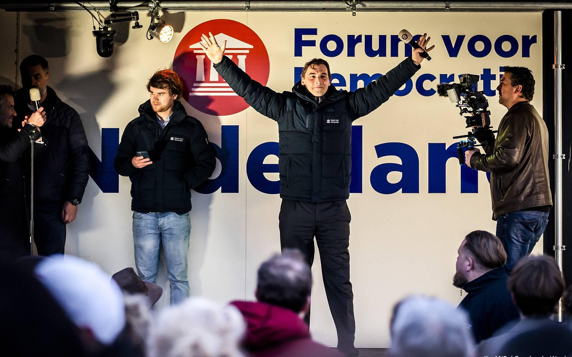 Zo vierde Thierry Baudet op verkiezingsavond feest met Forum voor Democratie - Dagblad van het Noord