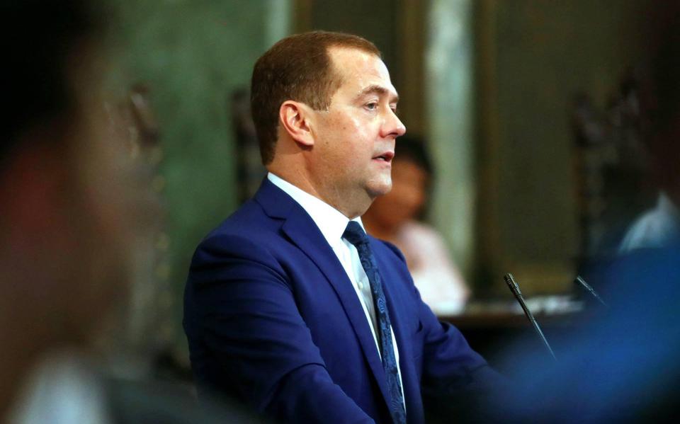 Medvedev zinspeelt op nucleaire oorlog