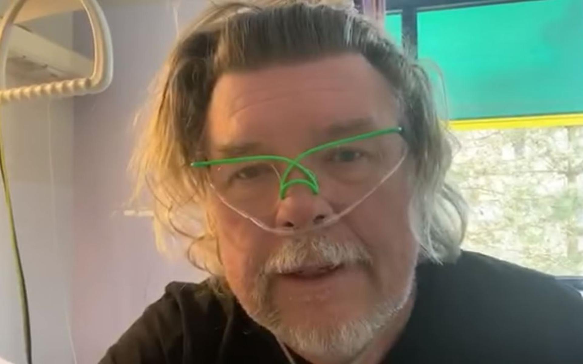 Zanger René Karst uit Hoogeveen vertelt vanuit het ziekenhuis over zijn coronabesmetting: 'Ik dacht dat ik sterk genoeg was...' - Dagblad van het Noorden