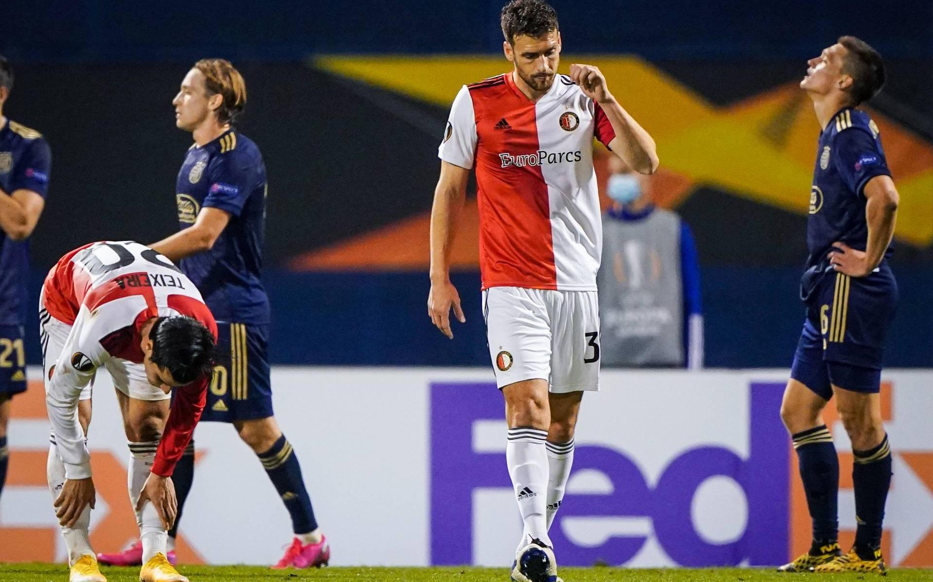 Feyenoord laat kansen liggen en komt met 10 man nog goed weg