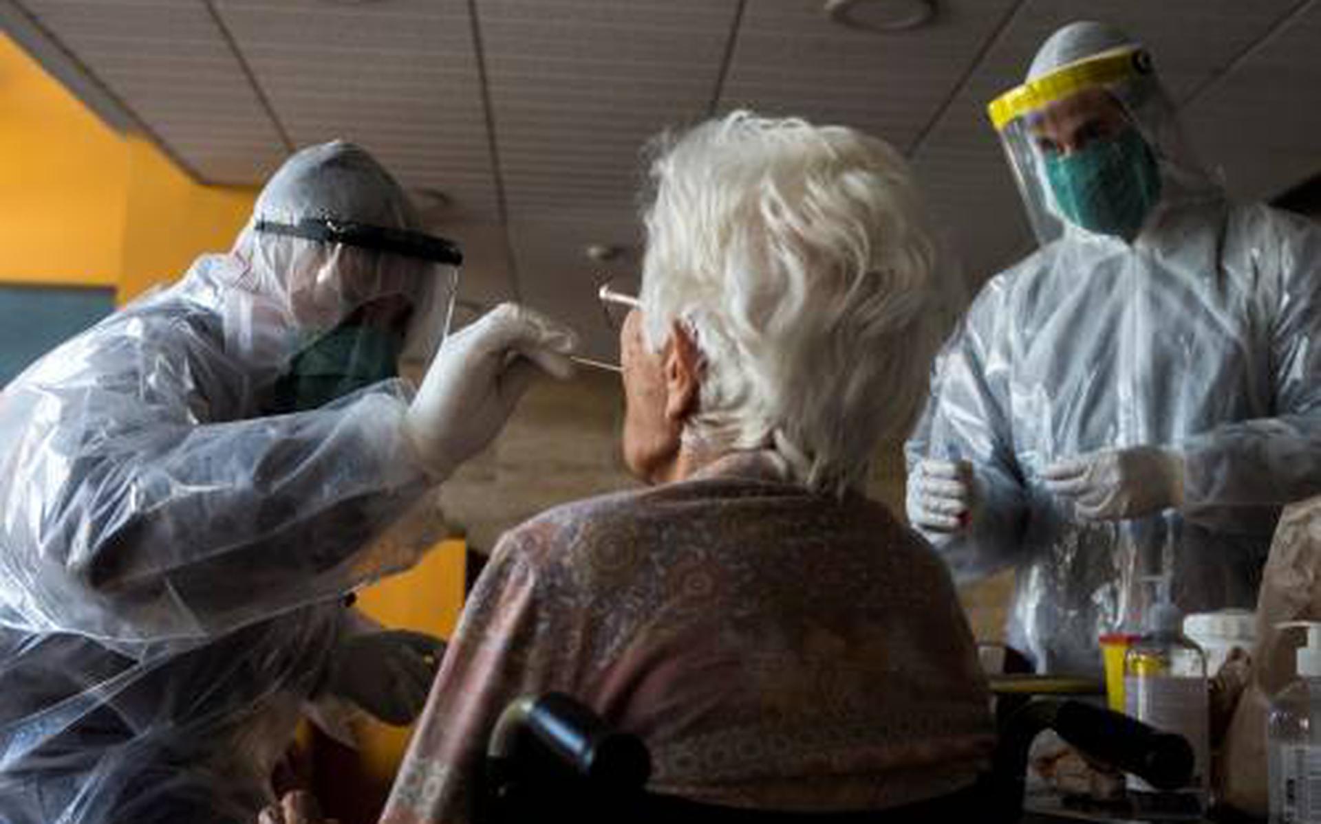 'Mogelijk 7500 doden door coronavirus in Engelse verpleeghuizen'