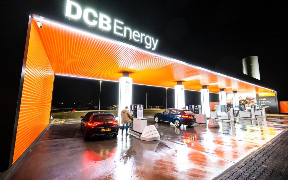 Automobilisten kunnen bij het tankstation naast reguliere brandstoffen ook duurzame varianten tanken.