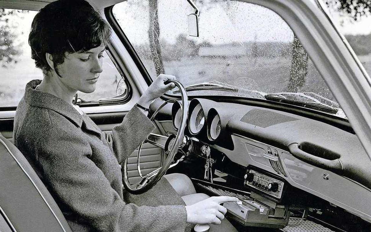 Cassettespelers in de auto waren in 1965 een nieuwe weelde.