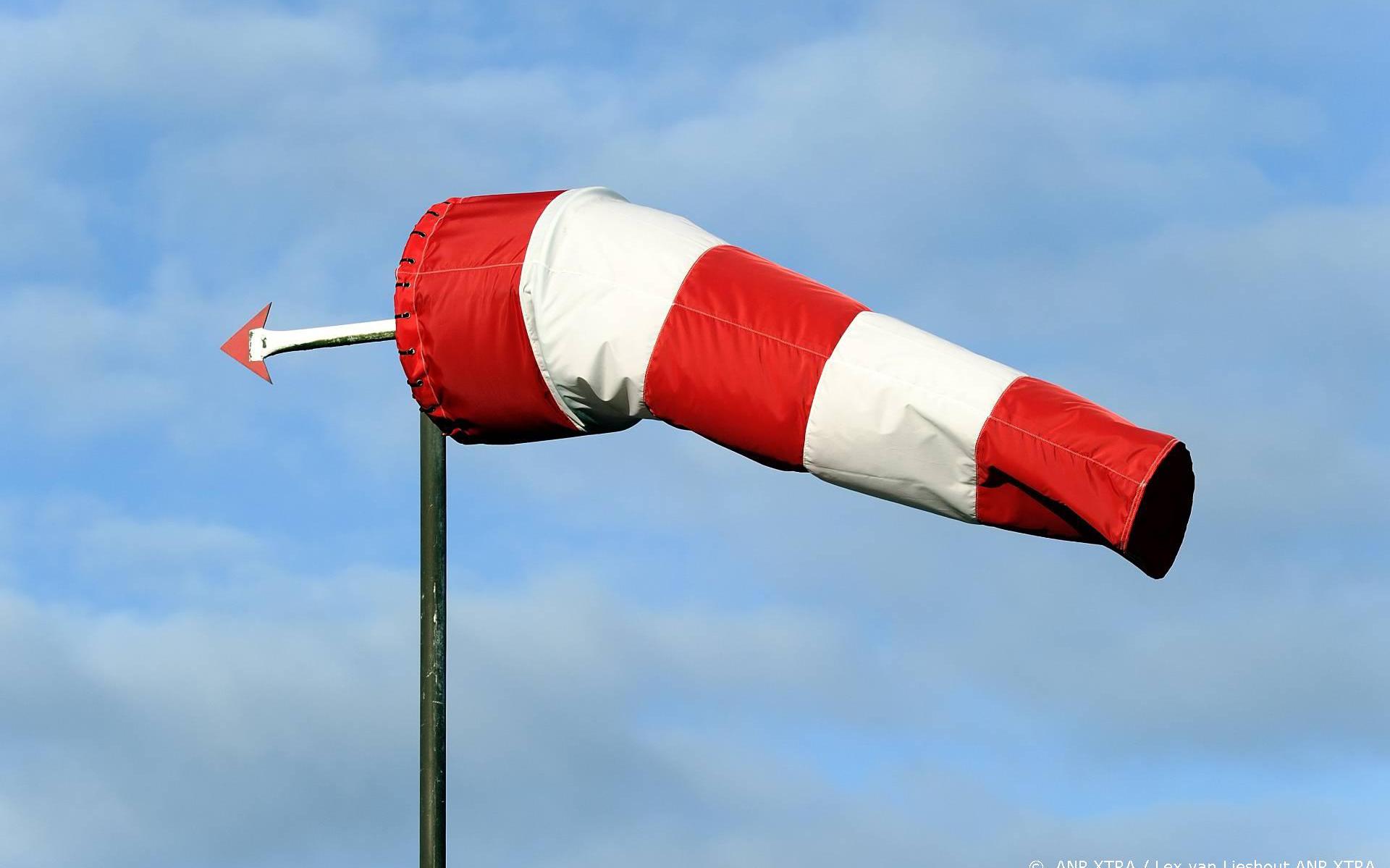 In Groningen, Friesland en ook op de Waddeneilanden komen maandag zware windstoten voor.