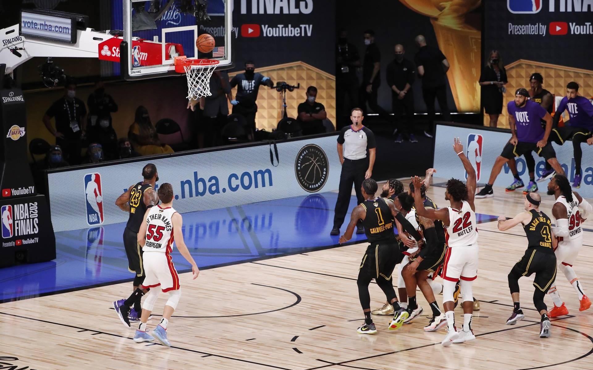 Basketballers Lakers missen eerste kans op NBA-titel
